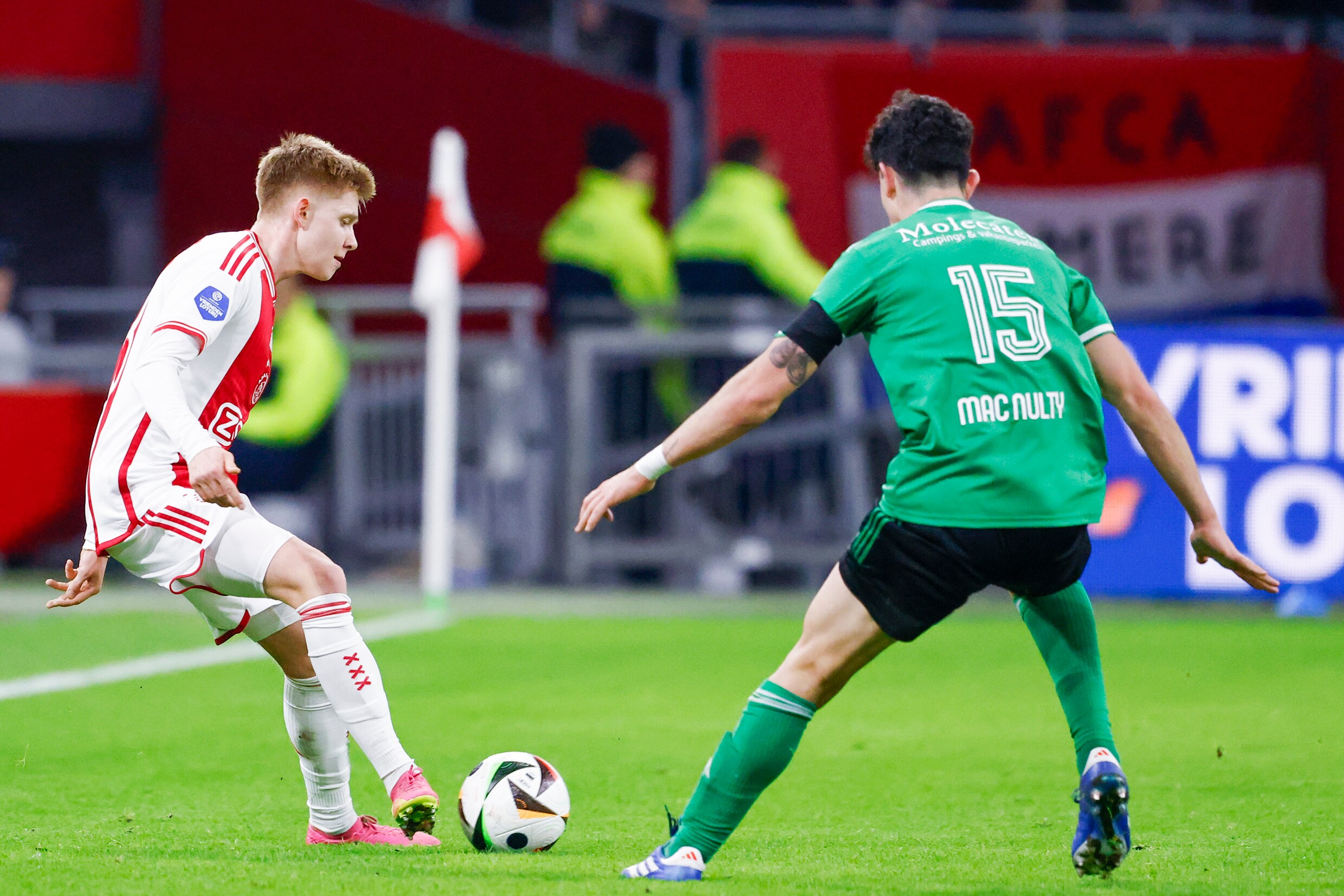 Ajax Verspeelt Twee Punten Door Late Gelijkmaker Van Pec Zwolle Het