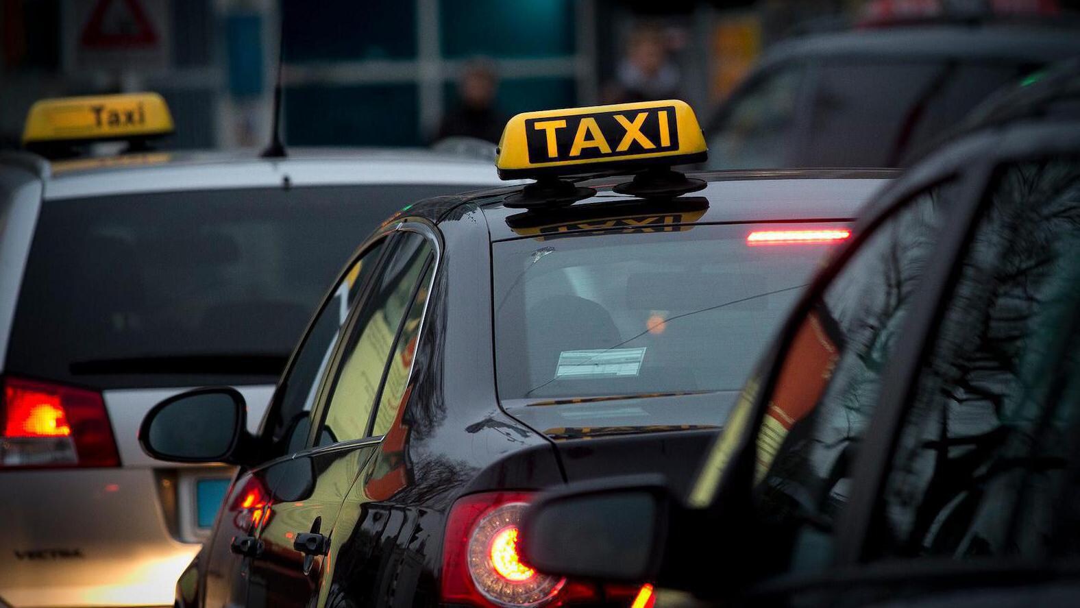 'Taxihandhaving moet efficiënter'