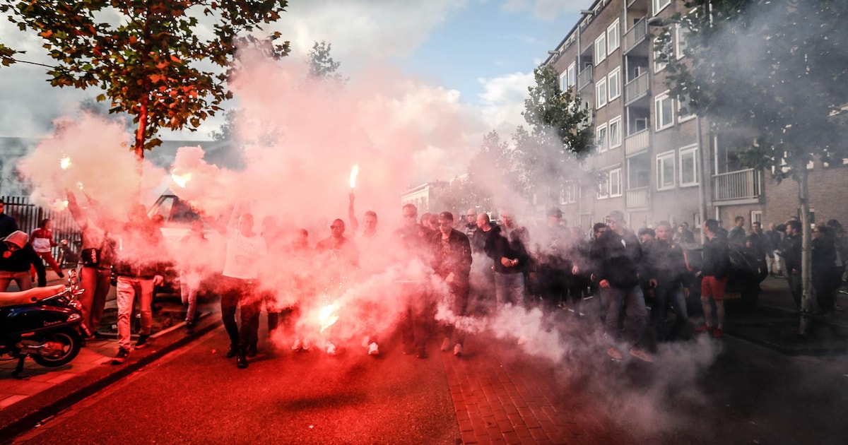 Gezang en vuurwerk in Geuzenveld voor Nouri
