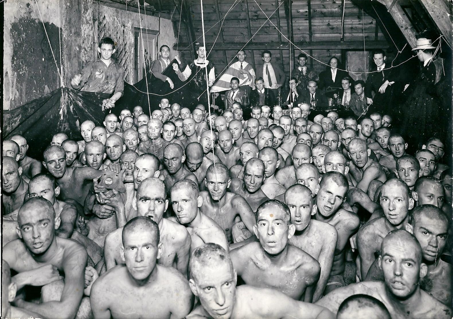 de-ontgroening-in-1962-bij-het-asc-linksonder-het-biggetje