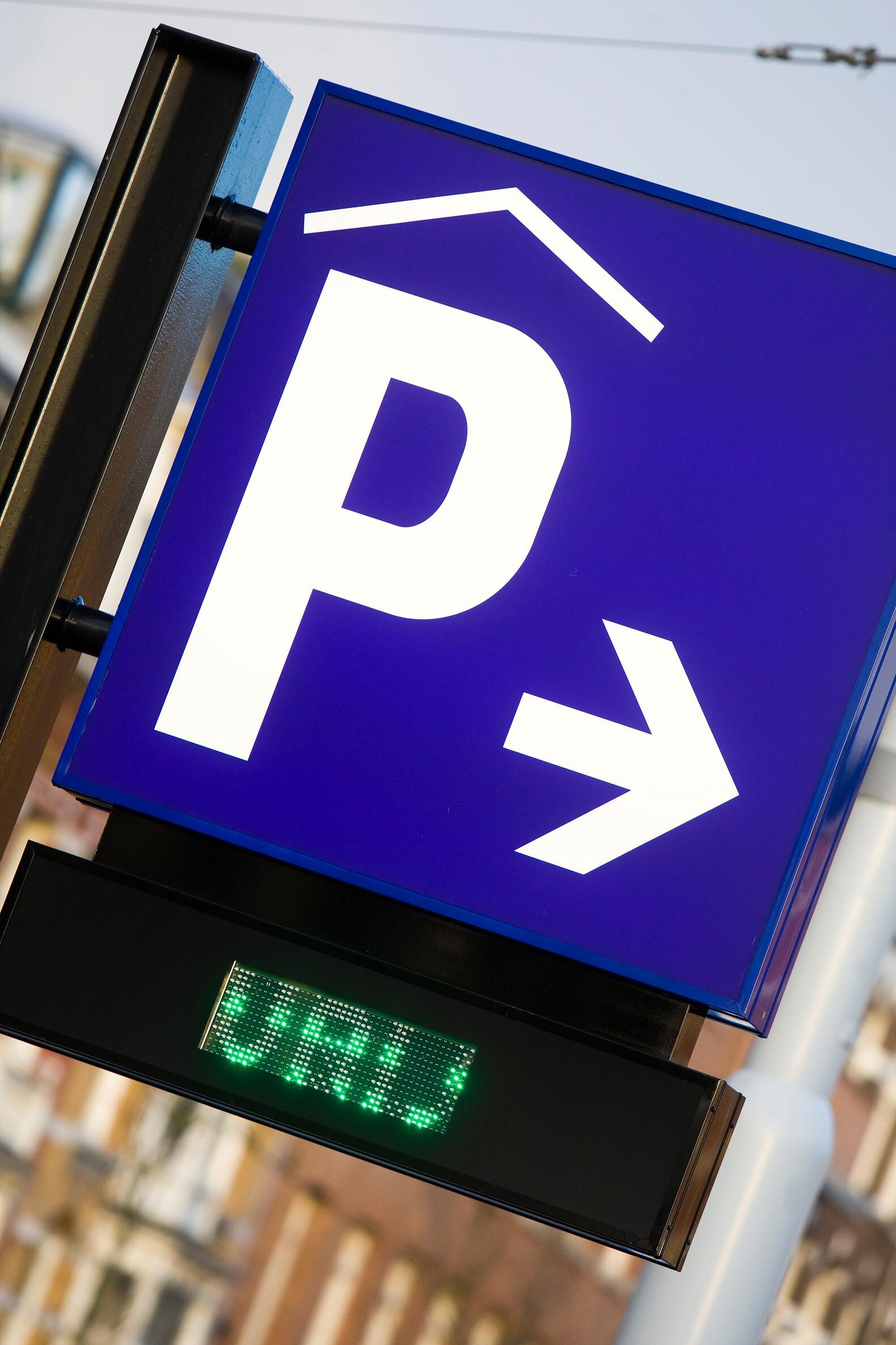 Gemeente wil parkeergarage Prins Hendrikkade kopen