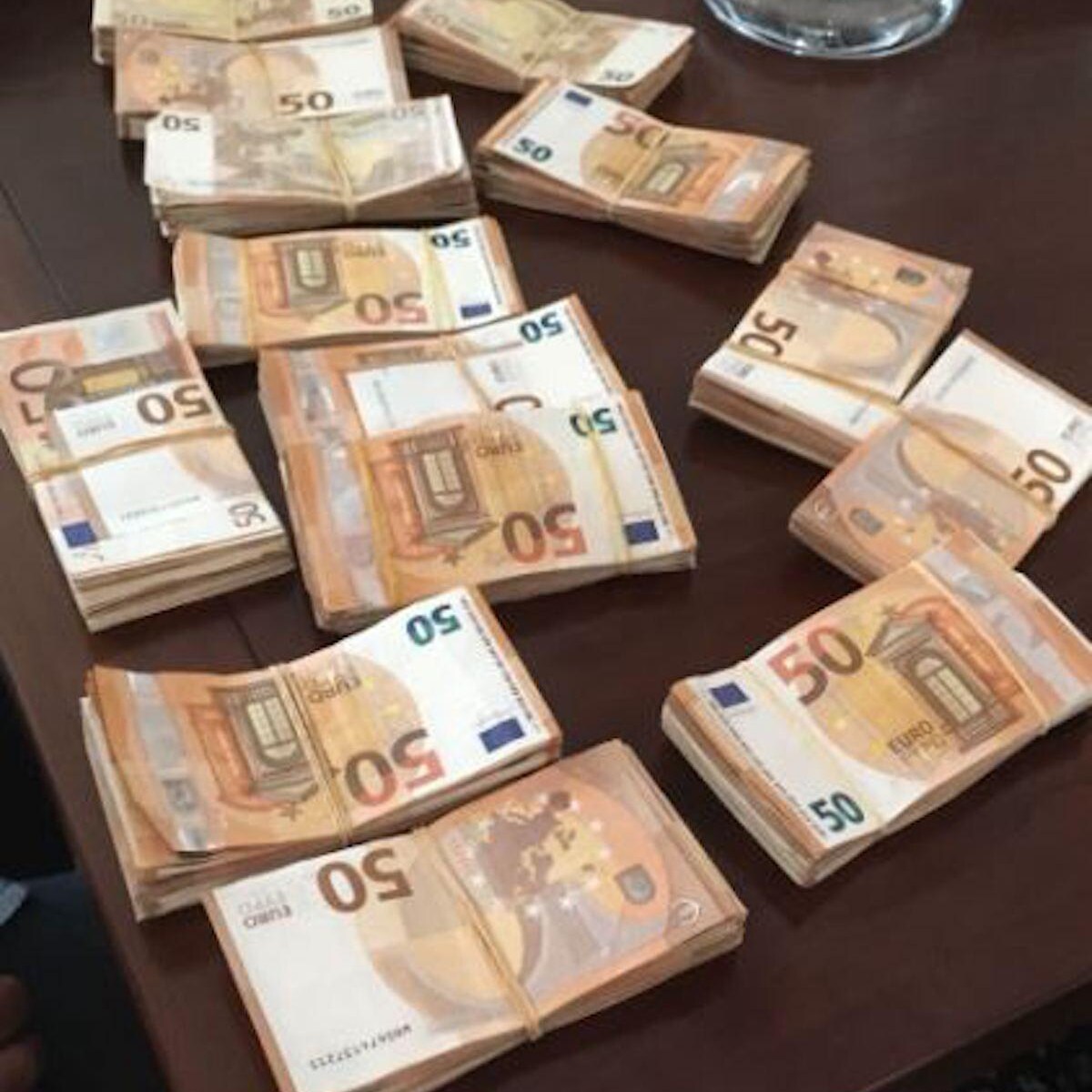 Amsterdammer (24) verdacht van miljoenenzwendel cryptovaluta | Het Parool