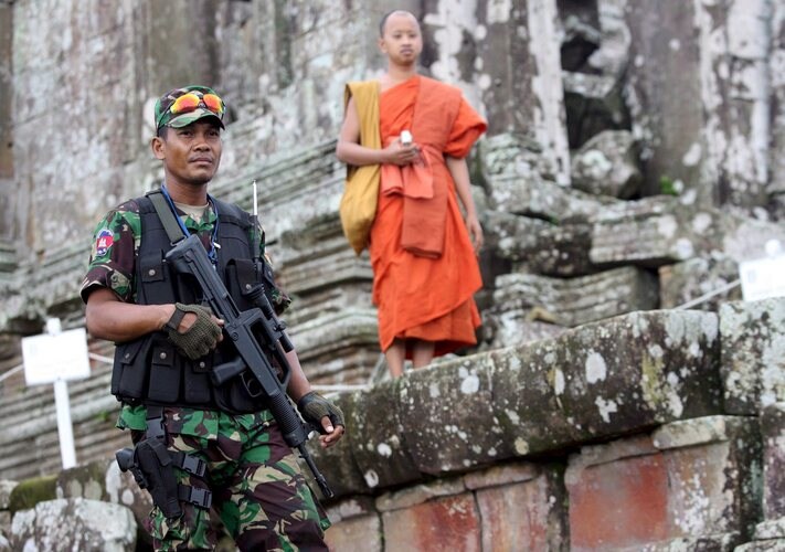 Siem Oogst, Kambodja - 22 Maart 2018: Etnische Toerist in De Tempel Van Angkor Wat, Kambodja