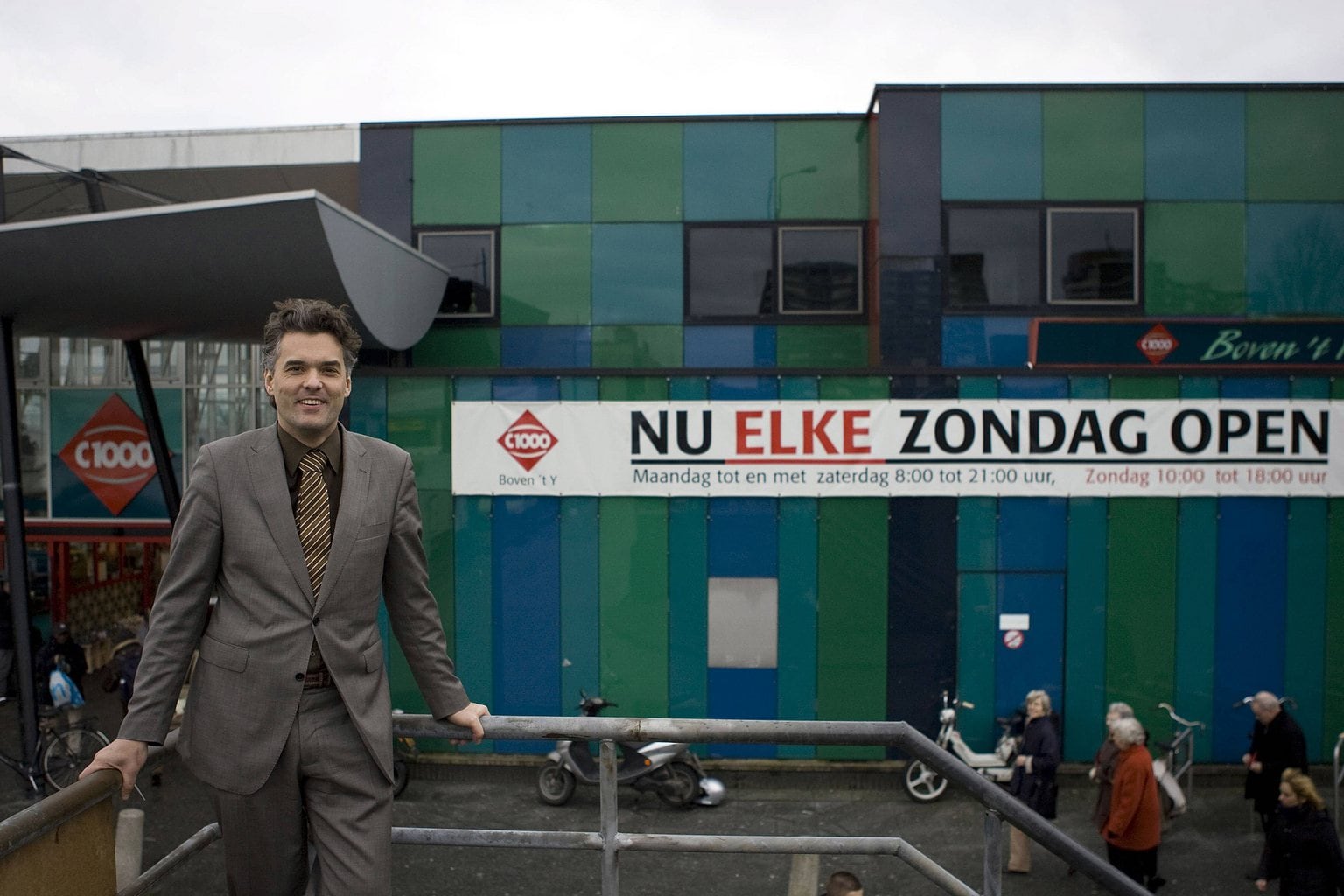 Politie Noord doet niets tegen zondagsopening C1000 | Het Parool