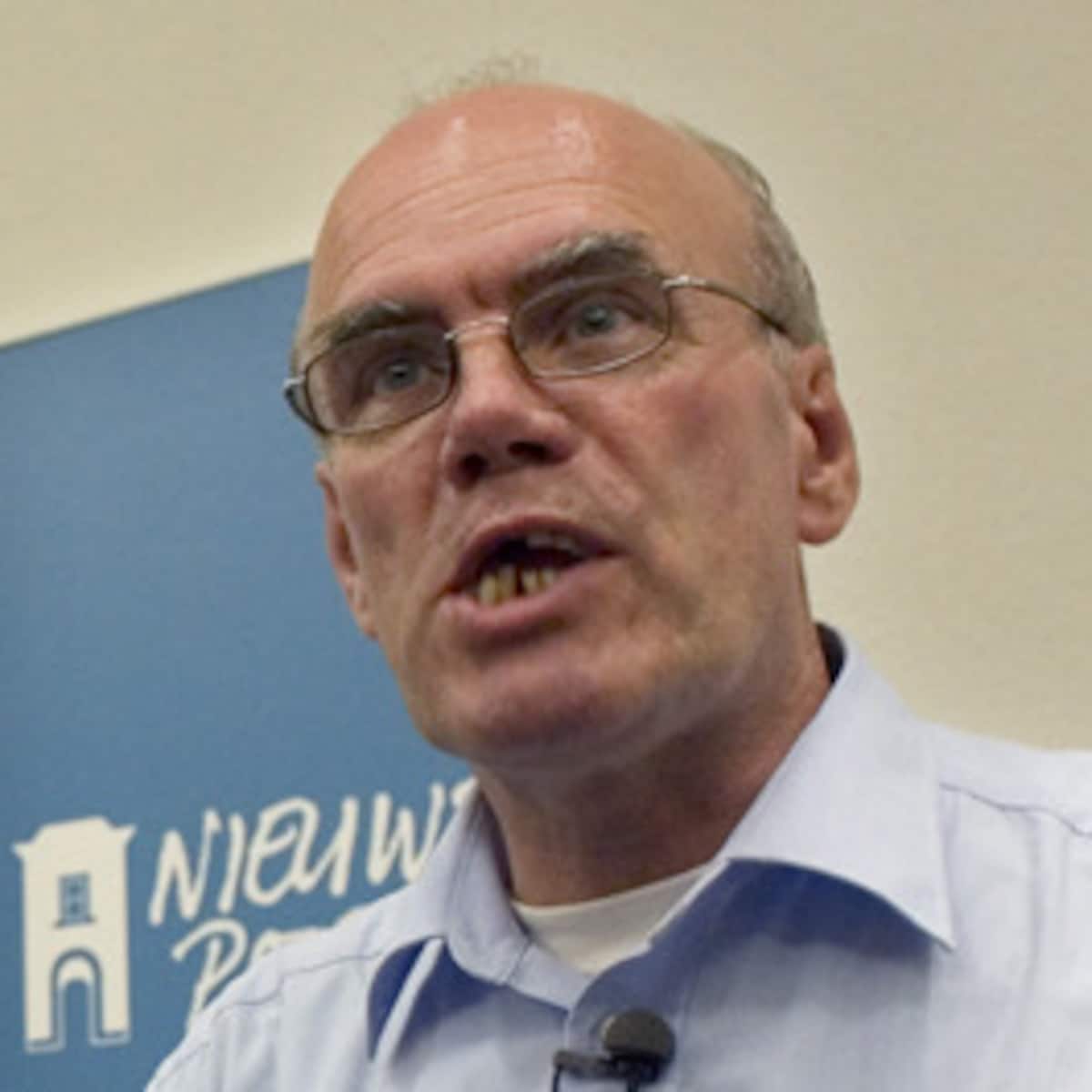 ad-van-den-berg-in-2006-bij-de-presentatie-van-zijn-plannen-voor