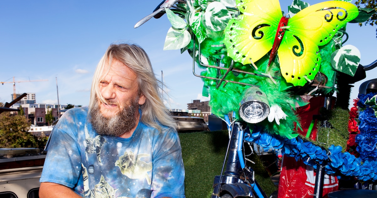 Flowerbikeman Warren Gregory aangehouden en overgebracht naar Ter Apel
