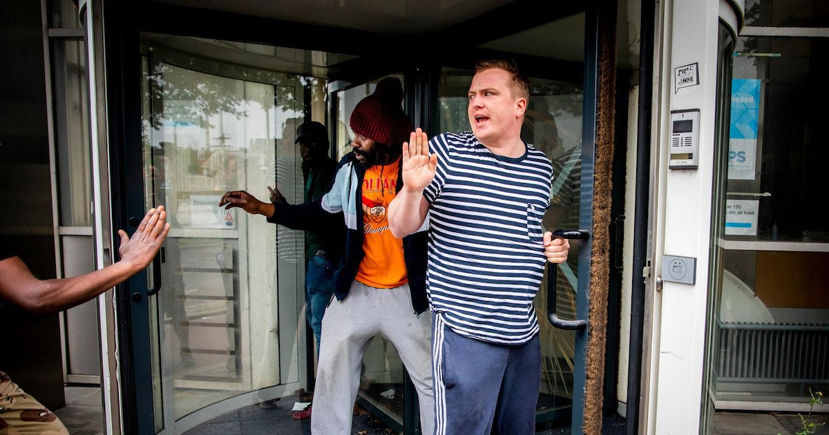 We Are Here-lid gearresteerd na huisvredebreuk Weesperzijde