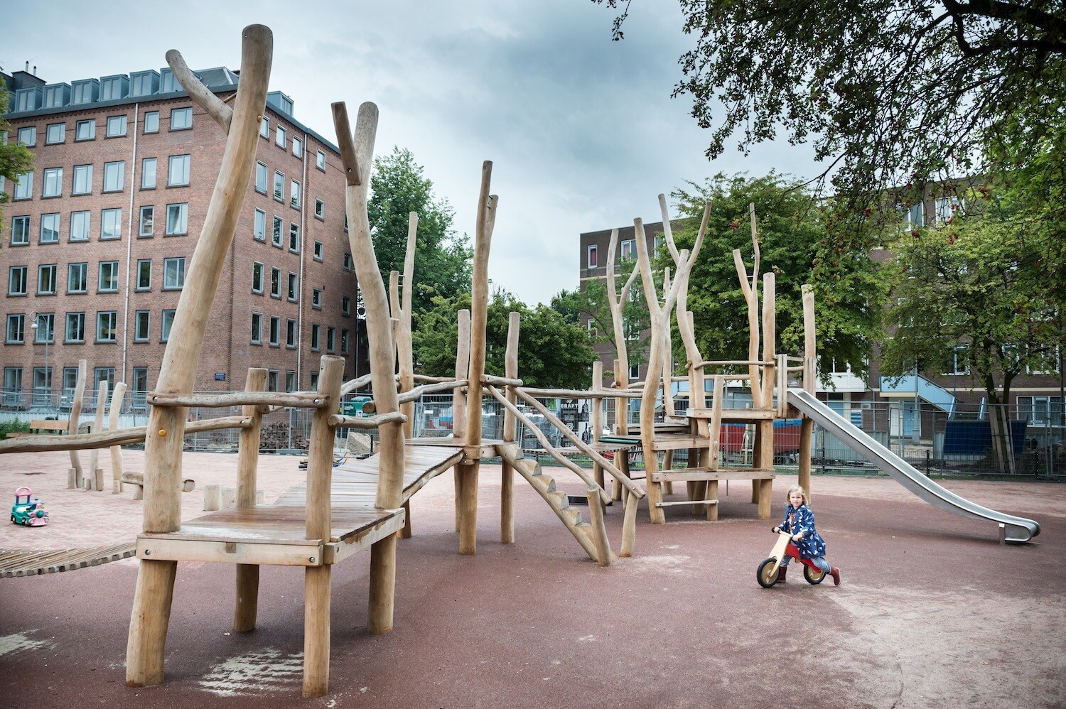 De perfecte speeltuin op het Barentszplein, ook voor ouders ...