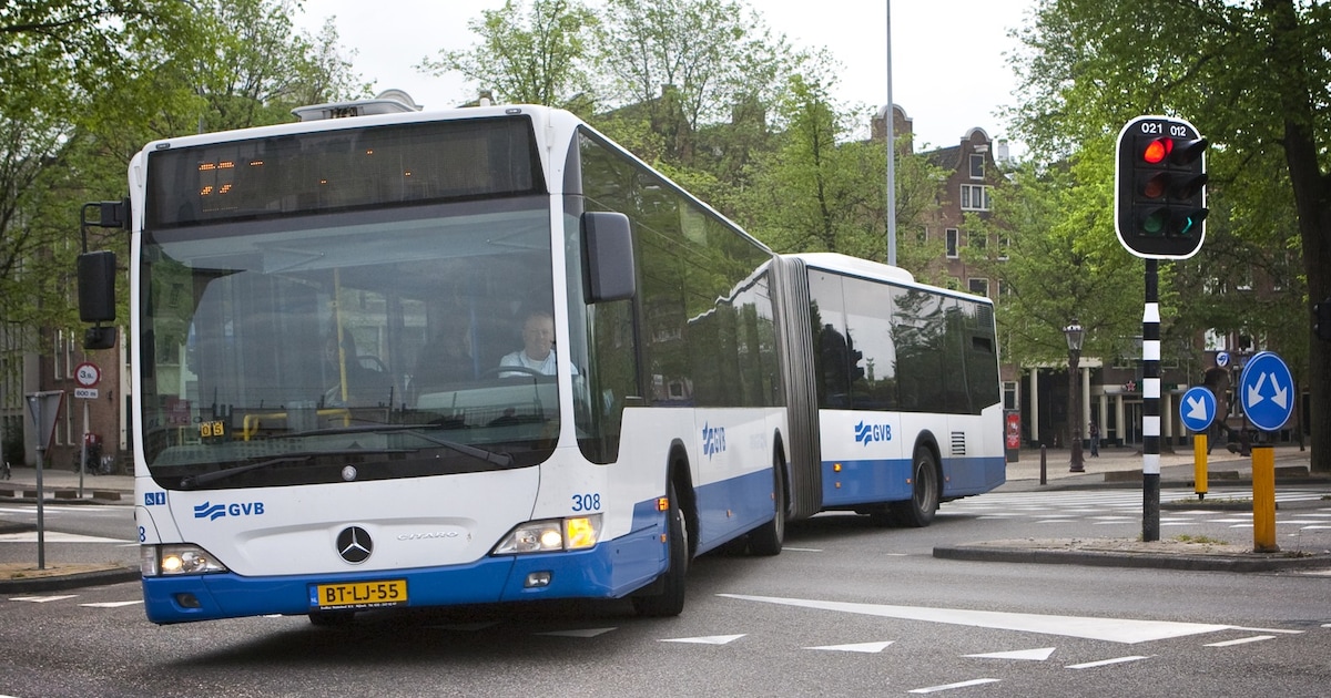 Ouderen Buitenveldert en Geuzenveld geïsoleerd door nieuwe buslijnen
