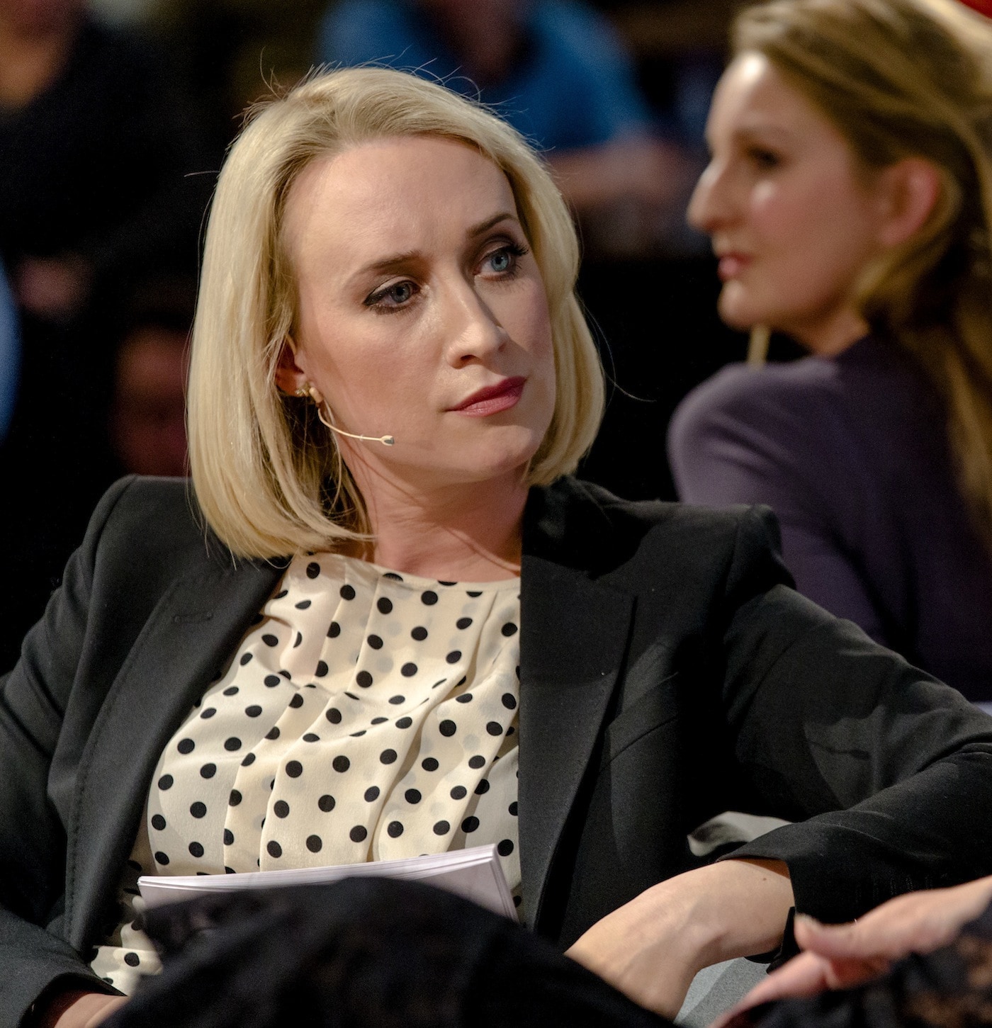 Vooral haar uiterlijk staat Eva Jinek als talkshowhost in de weg | Het  Parool