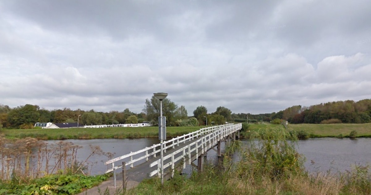 Wie redt de loopbrug in Halfweg van de sloop?