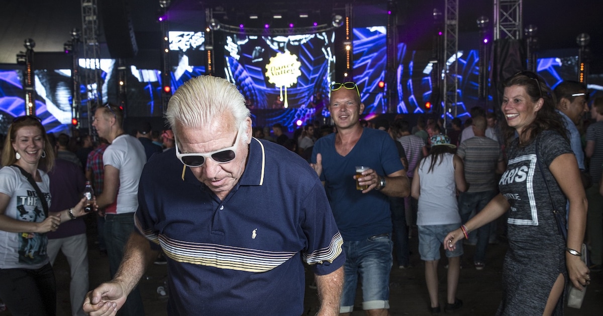 Rave-opa Johan de Vries is een hit op internet | Het Parool