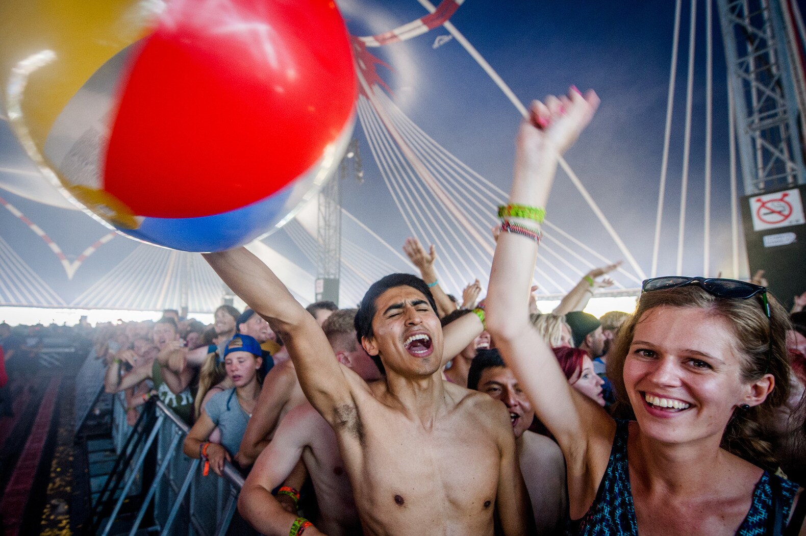 Lowlands dag 1: Een gratis blowjob en een relaxed begin | Het Parool