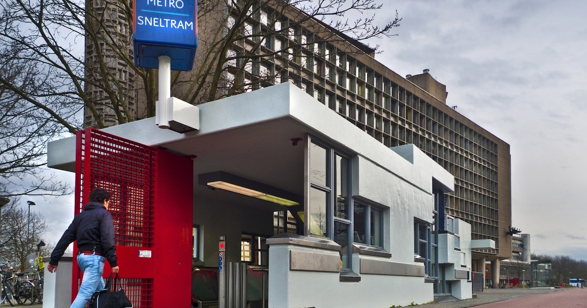 Jongen met nepvuurwapen aangehouden op metrostation Wibautstraat Het