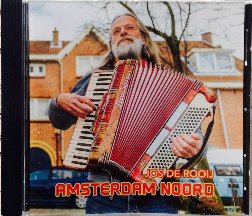 Zanger en accordeonist Jos de Rooij overleden | Het Parool