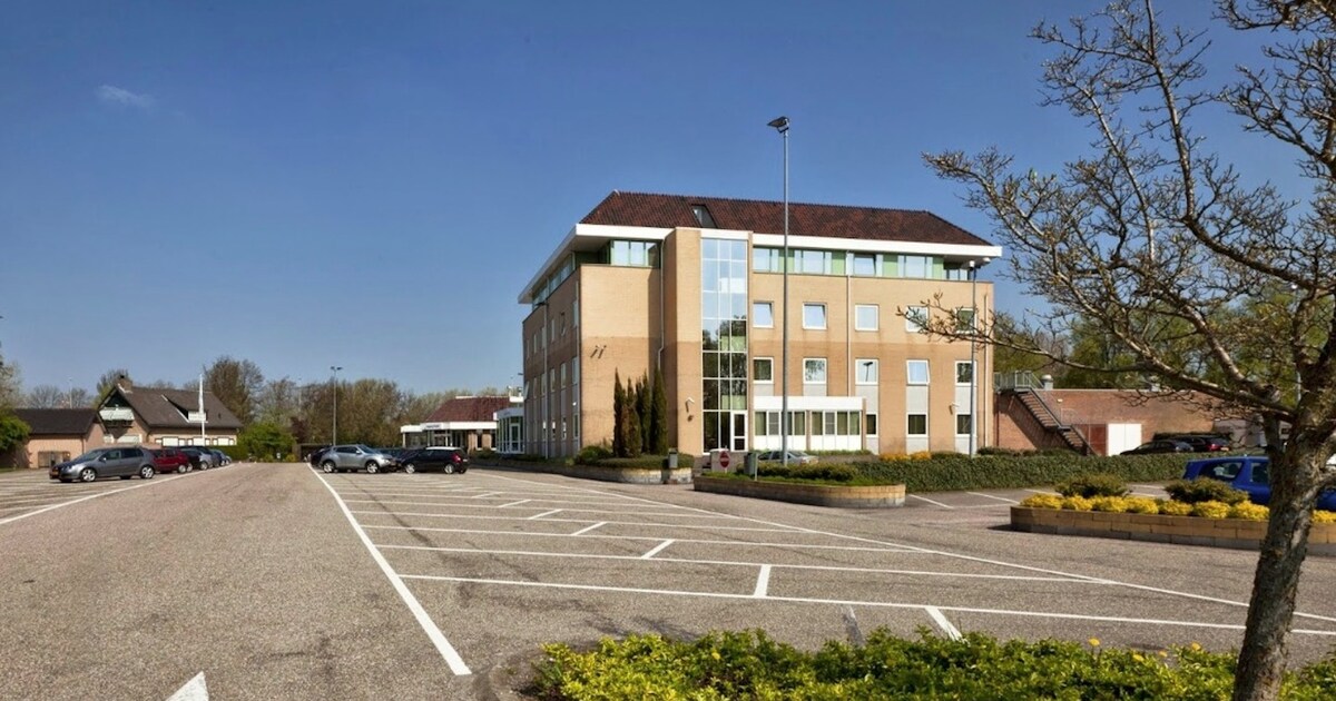 Charmeoorlog in partycentrum De Zoete Inval om gemeentefusie