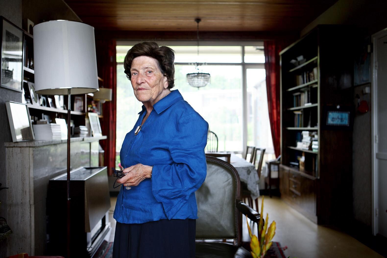 Auschwitzoverlevende Bloeme EversEmden (90) overleden Het Parool