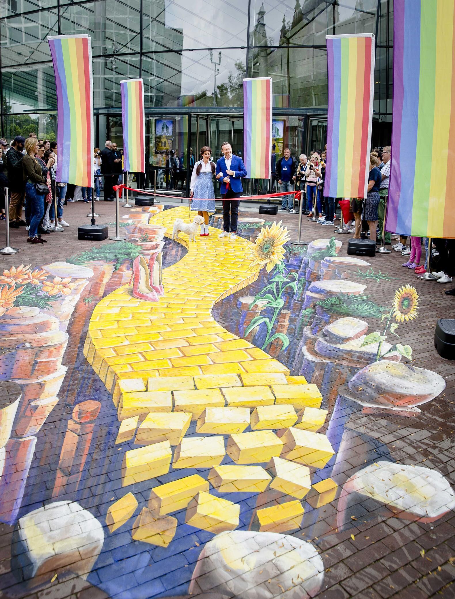 'Roze' entree bij Van Gogh Museum: 'Zie het als een gebaar' | Het Parool