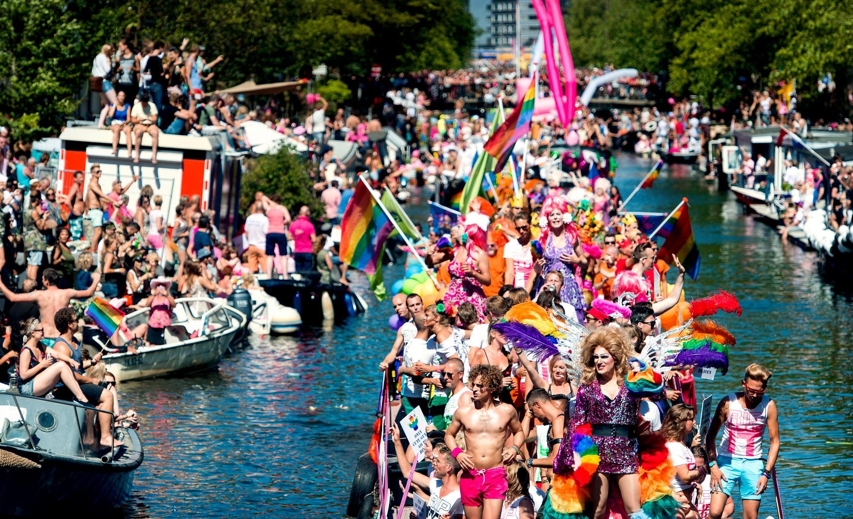 Жизнь в нидерландах. Амстердам флешмоб. Фестиваль каналов в амстердаме. Прайд парад. Прайд в амстердаме.