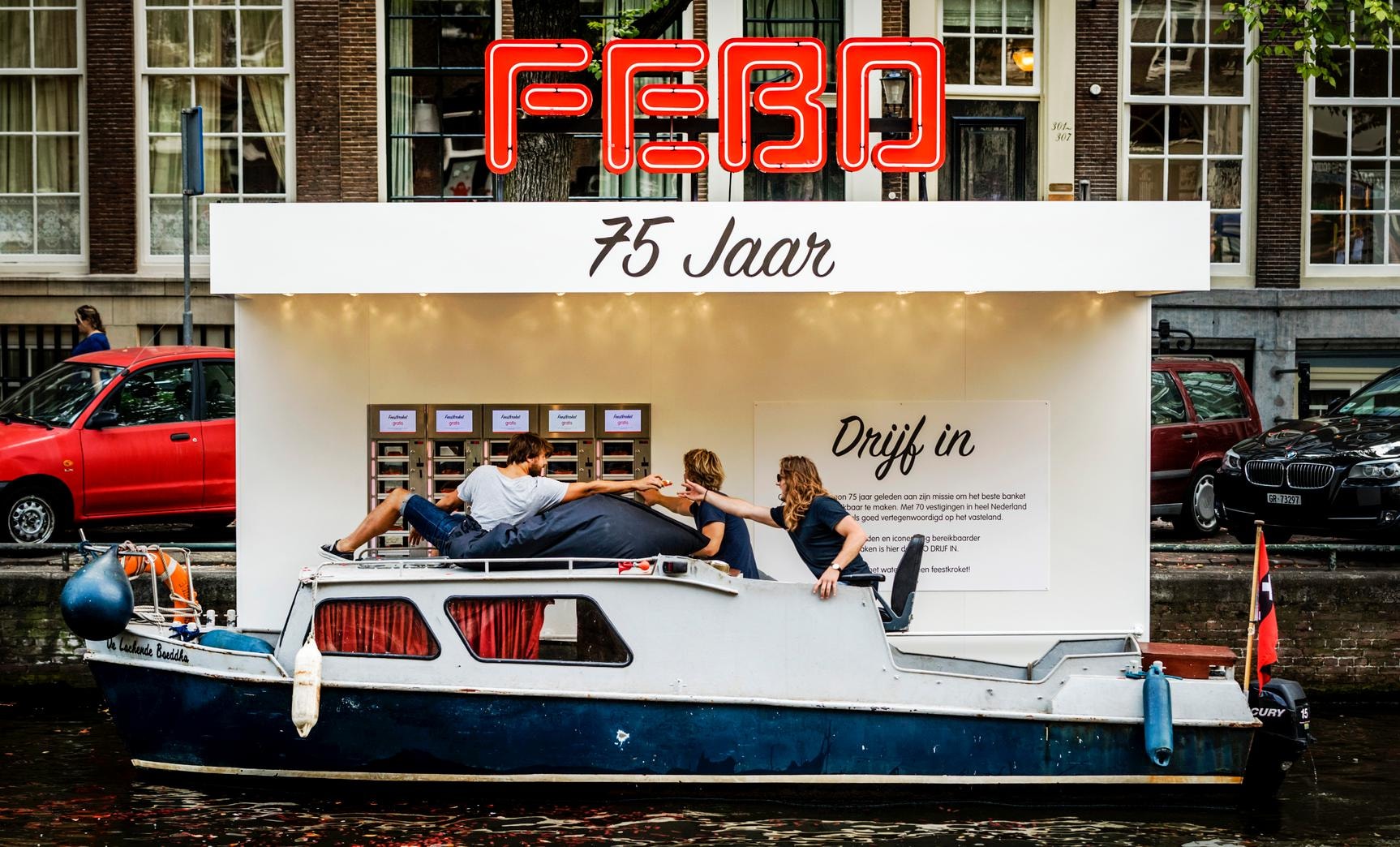 Febo opent drijvende automatiek op de Prinsengracht | Het Parool