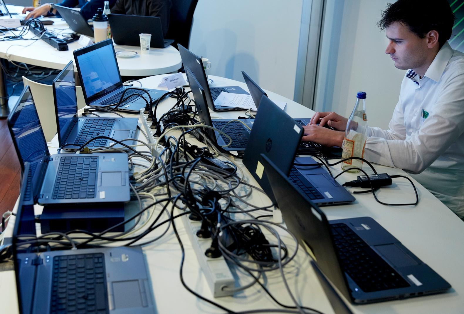 Amsterdamse hacker krijg 240 dagen cel voor zeer grote DDos-aanval ...