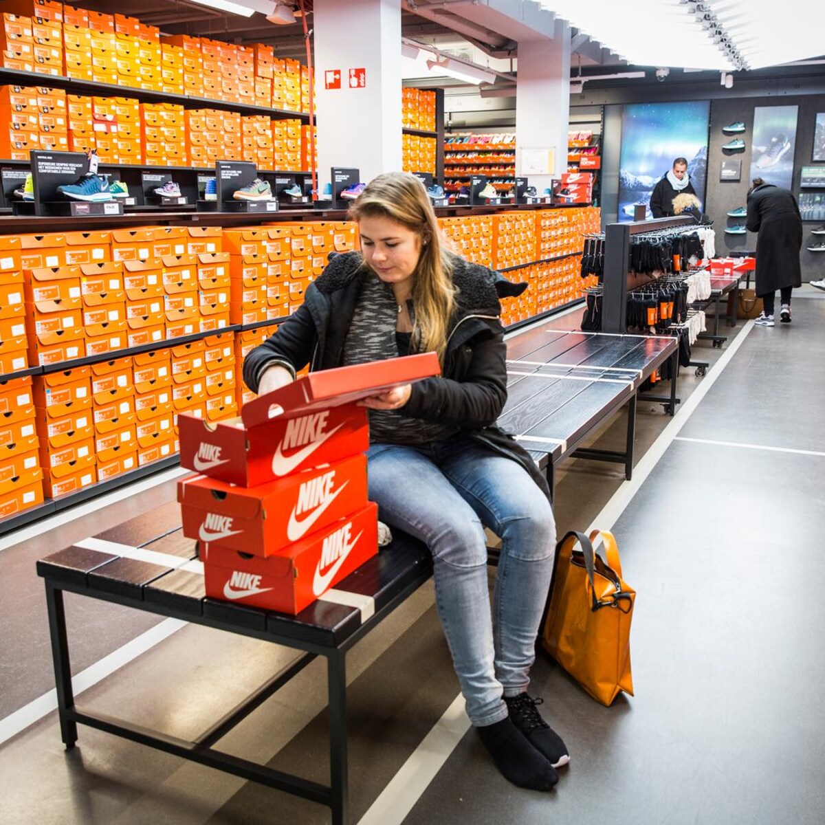 Nike store kalverstraat openingstijden sale