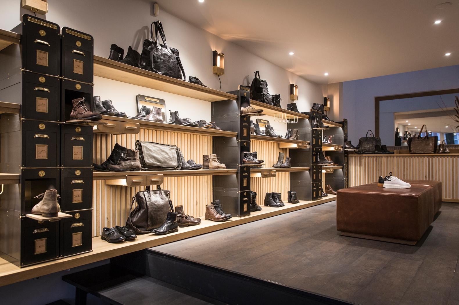 Schoenenwinkel Officine Creative Het Parool