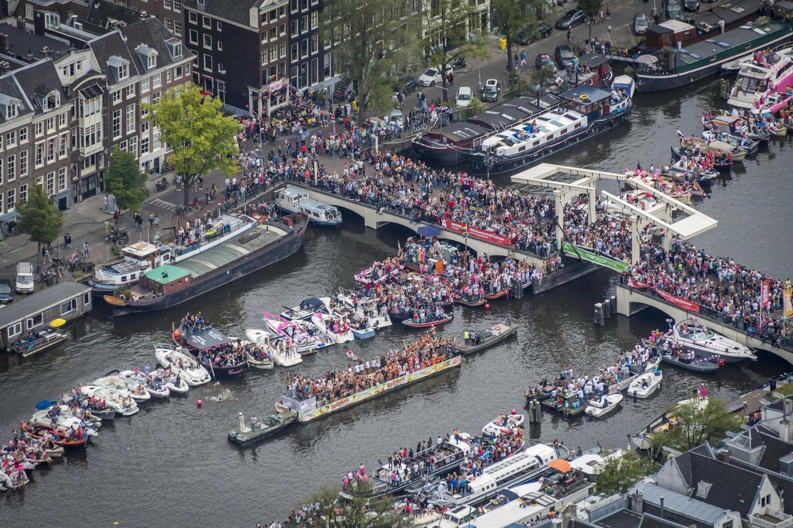 Craftsman working on a gondola