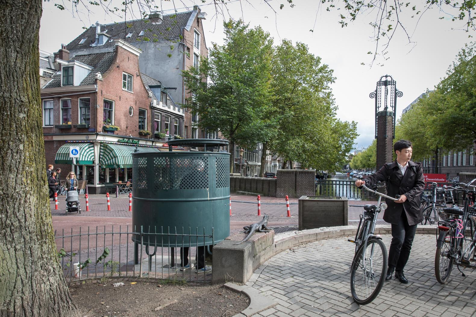 Als vrouw plassen in urinoir? 