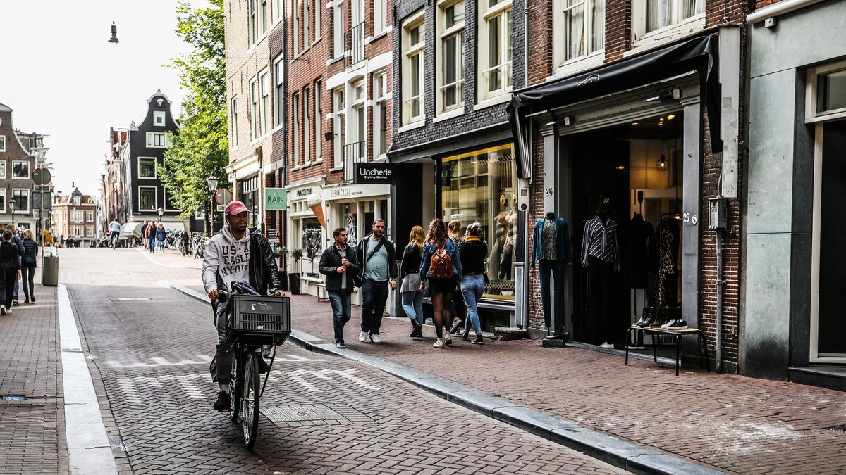 Zorgen in de Negen Straatjes over oprukkende commercie Het Parool