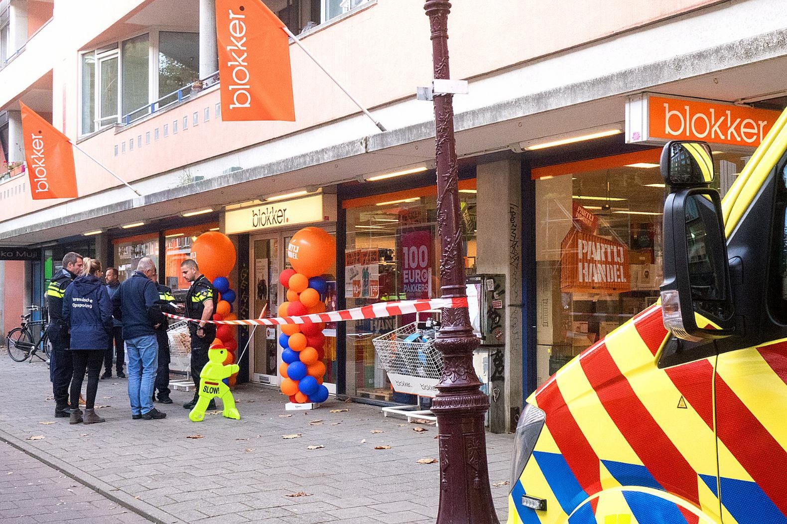 Gewapende Overval Op Blokker In Oost | Het Parool