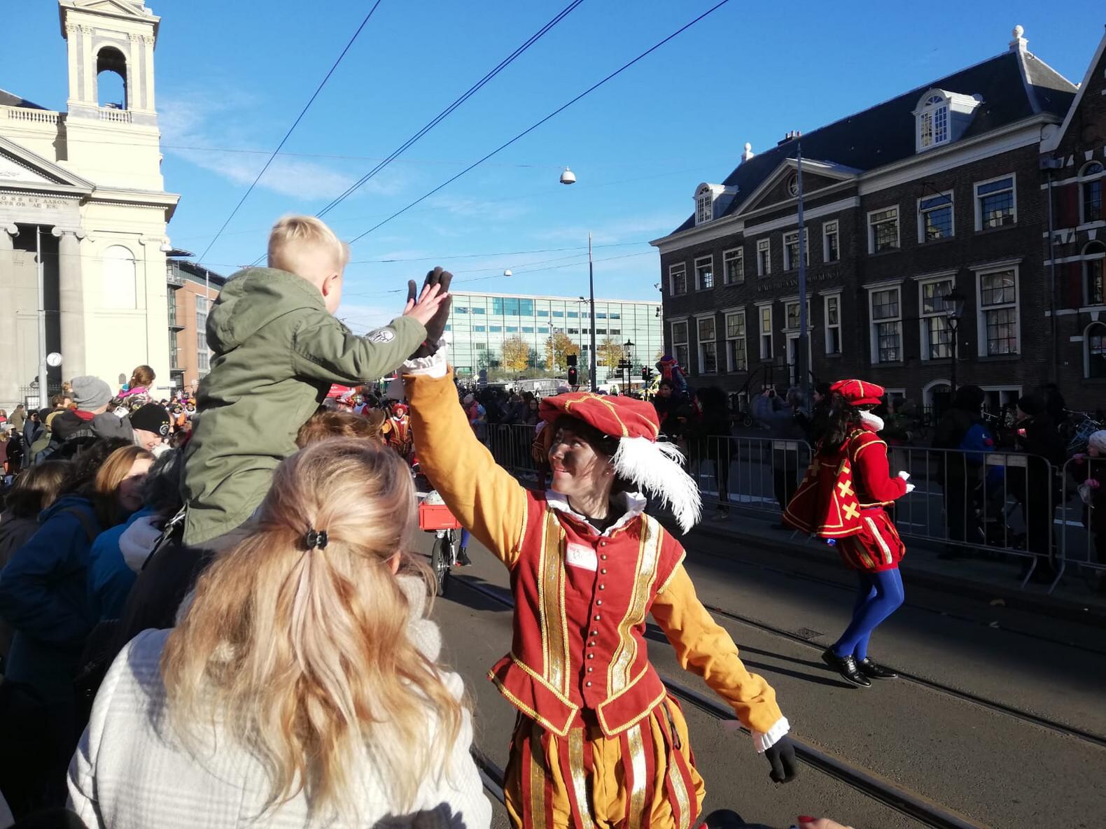 Sinterklaas en zijn Pieten zijn weer in Amsterdam