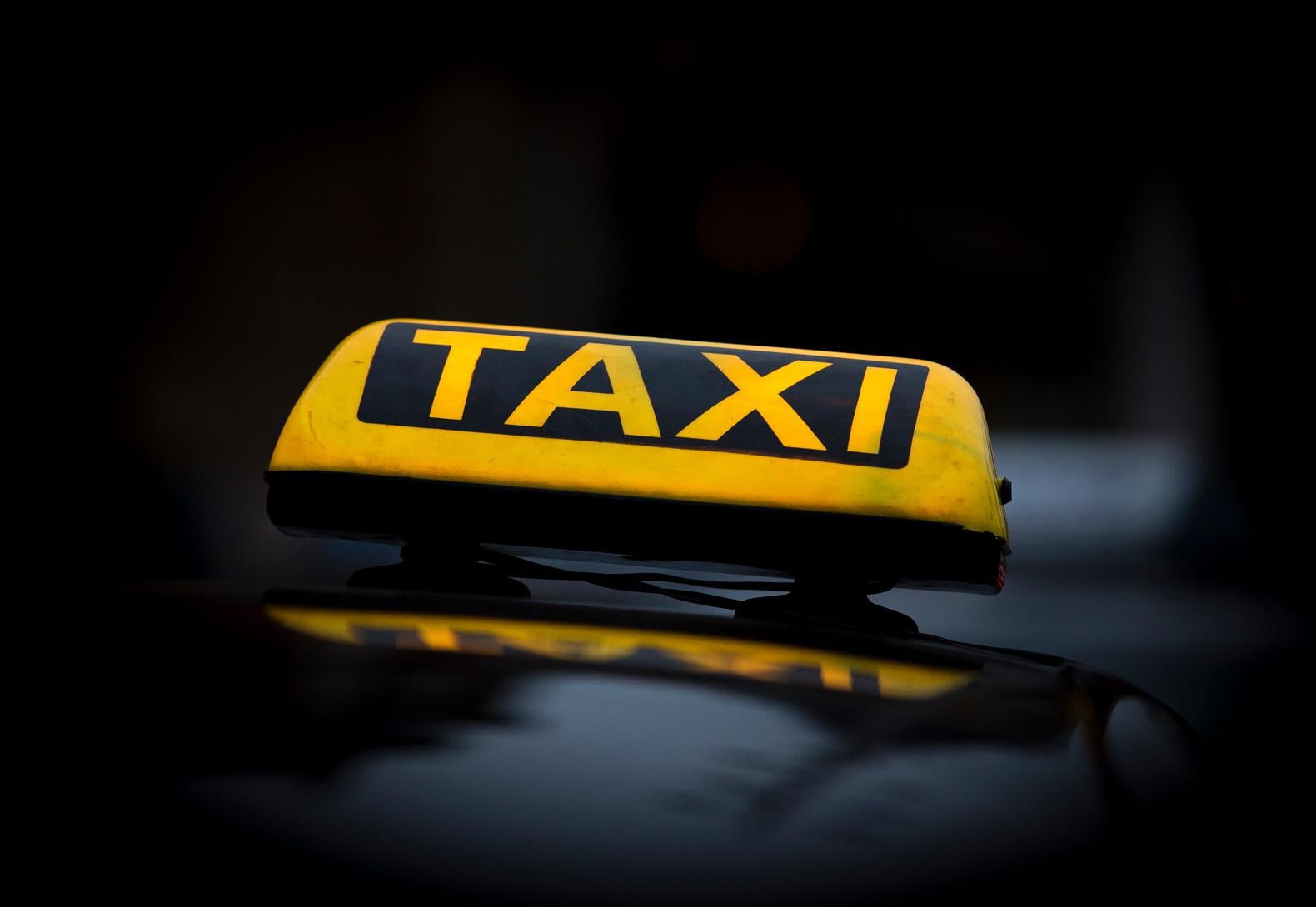 Behulpzame taxichauffeur mishandeld in Amstelveen