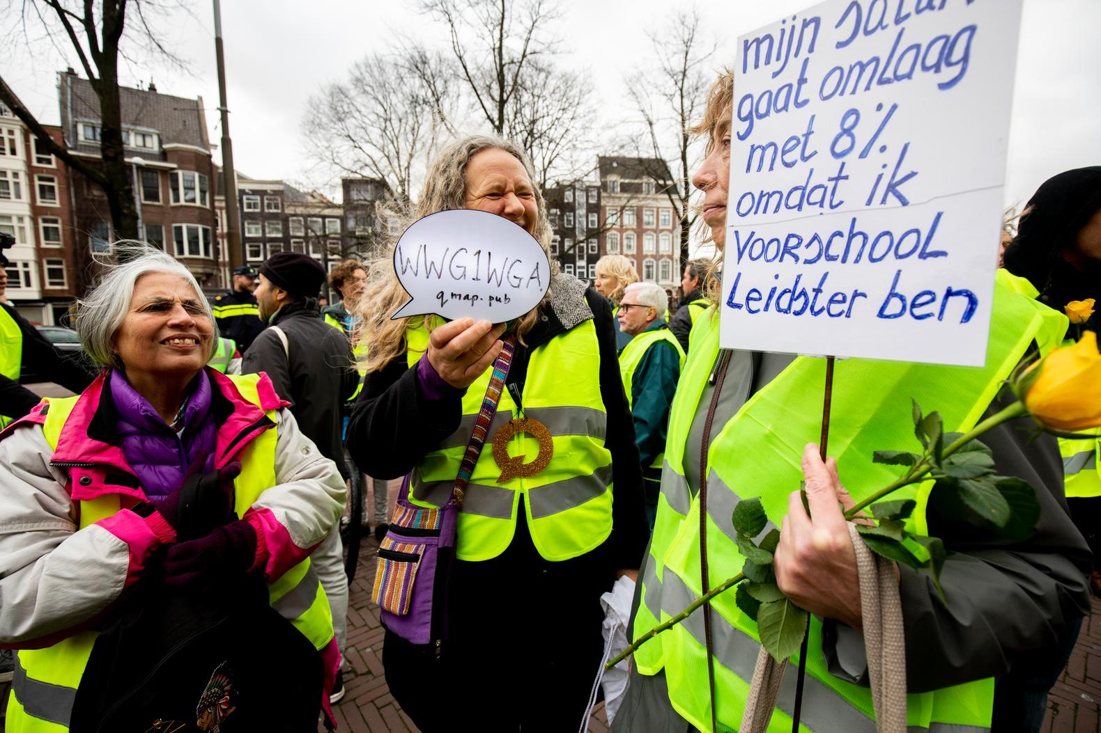 Drie aanhoudingen 'gele hesjes' in Amsterdam
