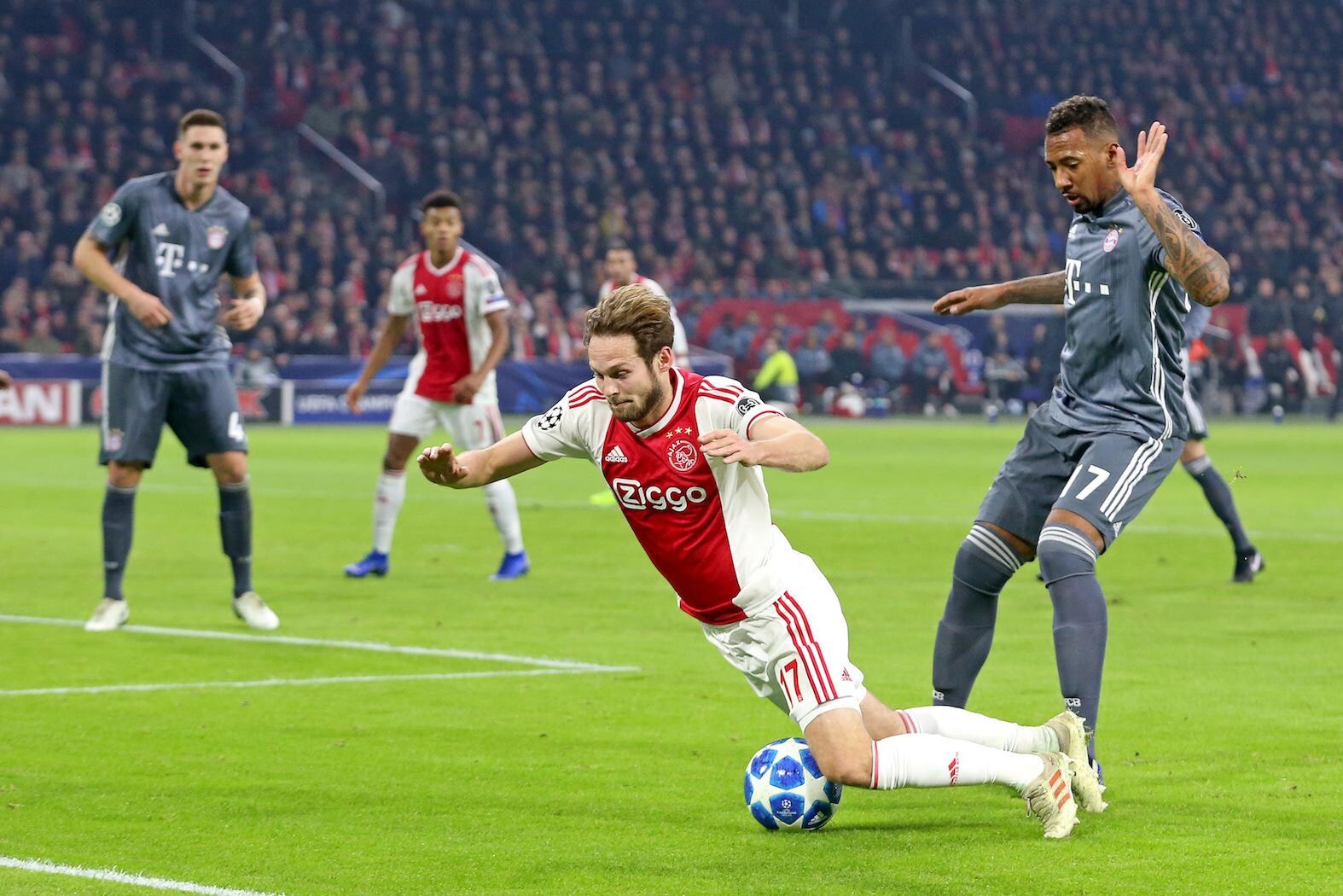 Ajax moet groepswinst aan Bayern laten na sensationeel duel