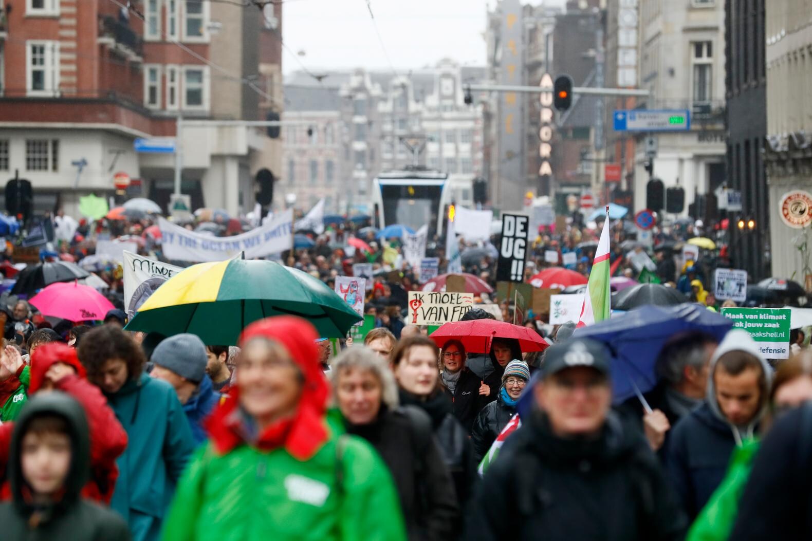 Tienduizenden mensen bij klimaatmars in Amsterdam