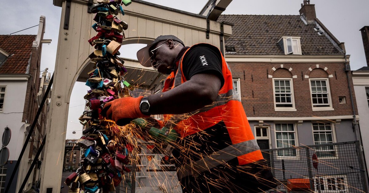 Hangen de bruggen binnenkort weer vol liefdesslotjes?