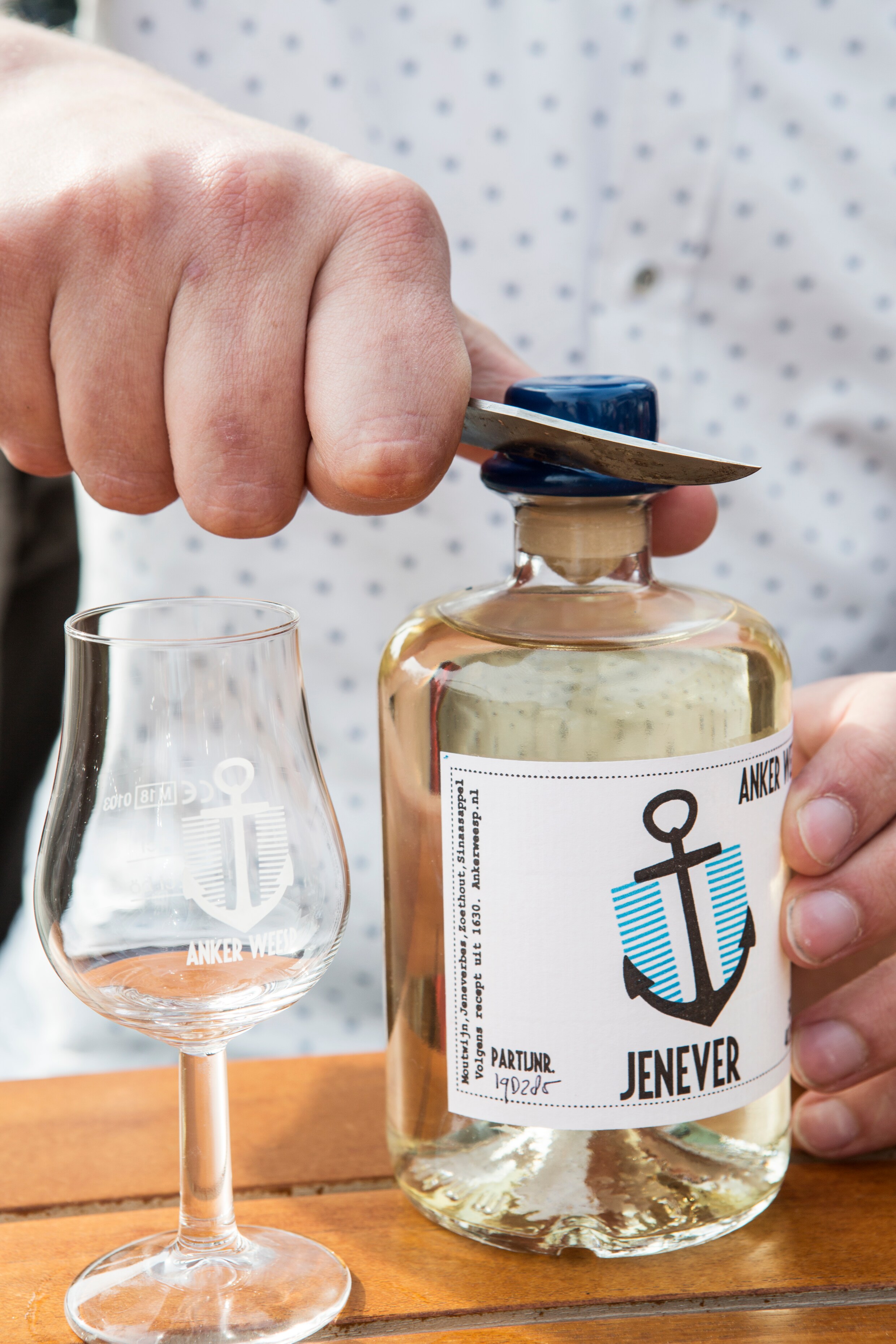 Experimenteren en illegale handel: eeuwenoude jenever in Weesp | Het Parool