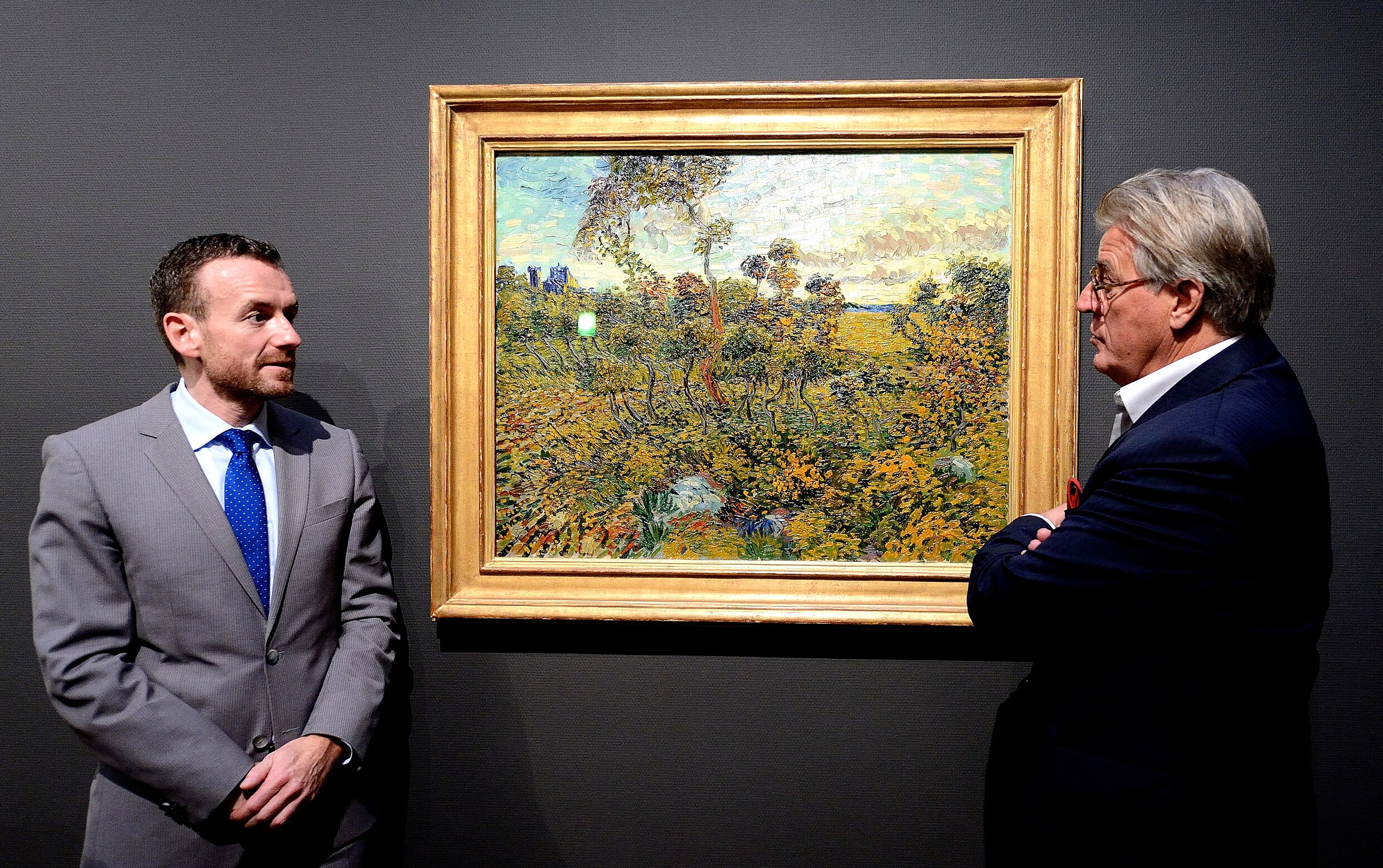 Vertrekkend museumdirecteur Axel Rüger krijgt zilveren medaille | Het ...