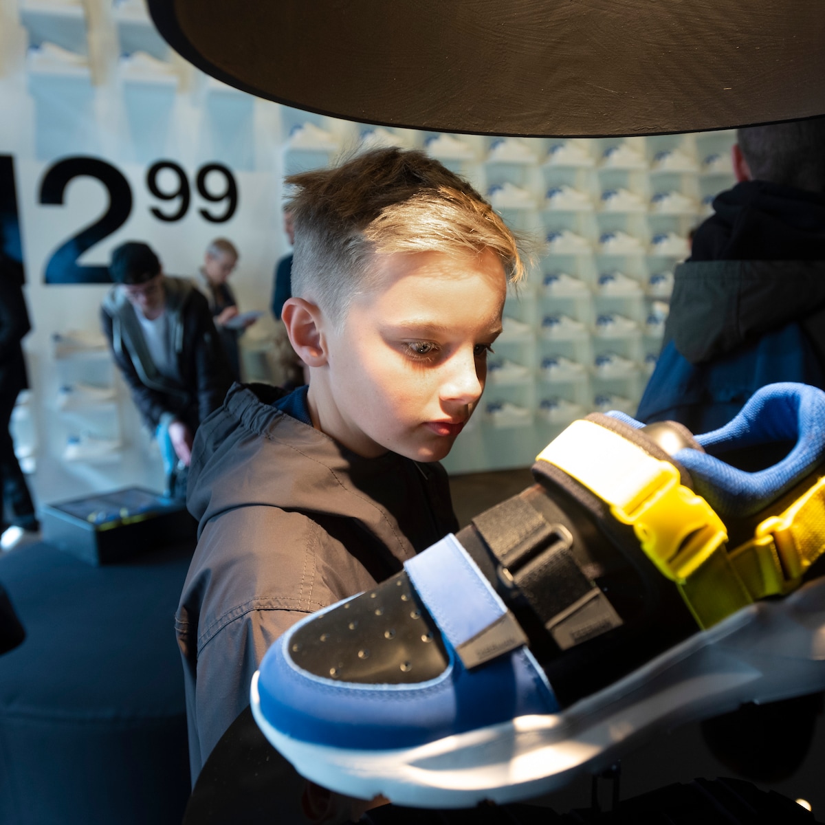 In de rij voor sneakers van Zeeman Het Parool