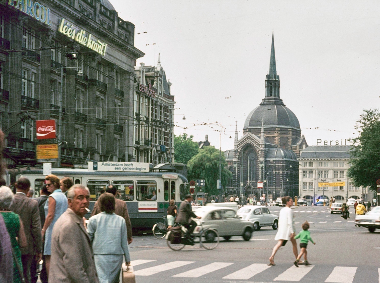 Leidseplein in 1968 en 2019