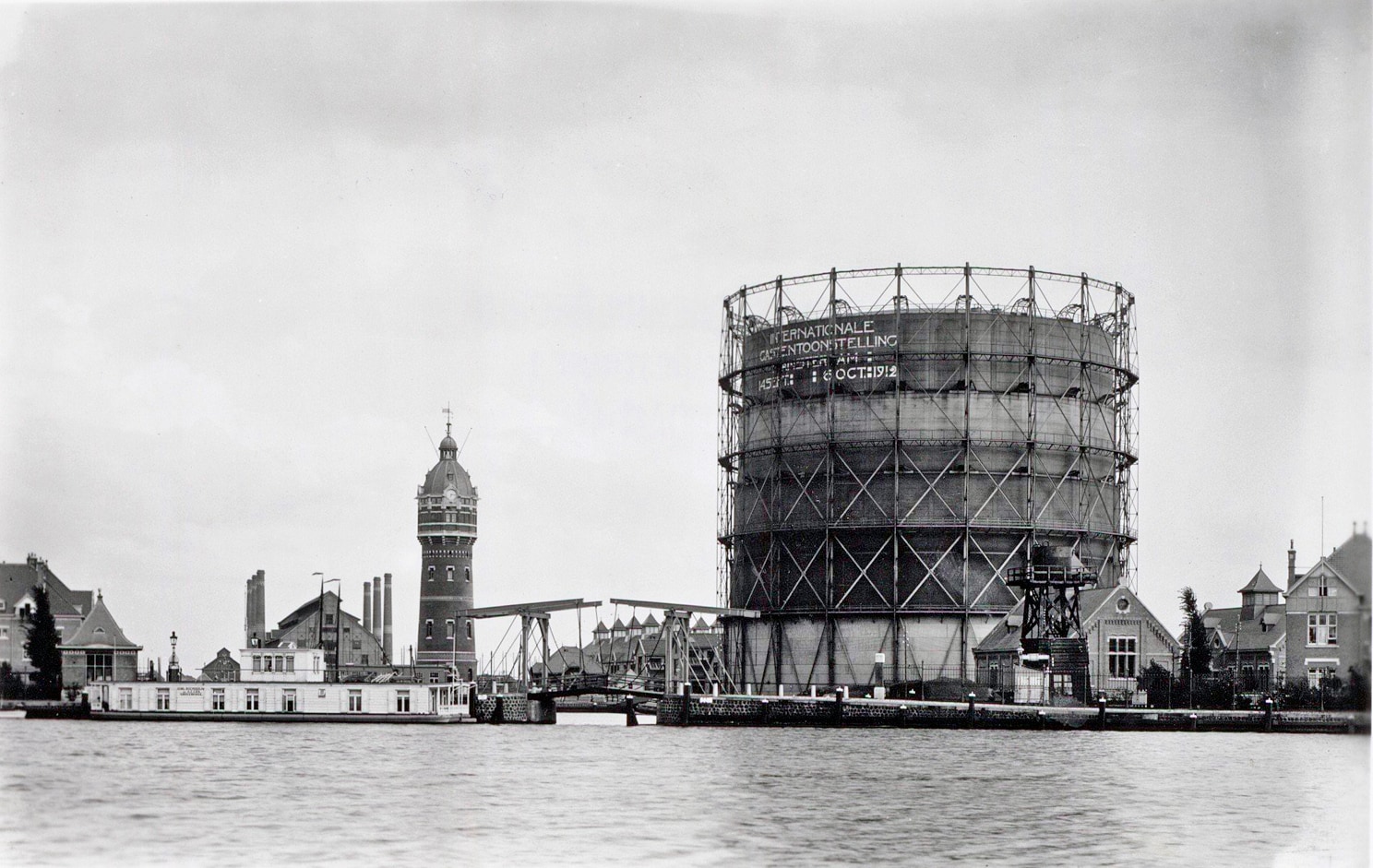 De Zuidergasfabriek in 1912 en 2019