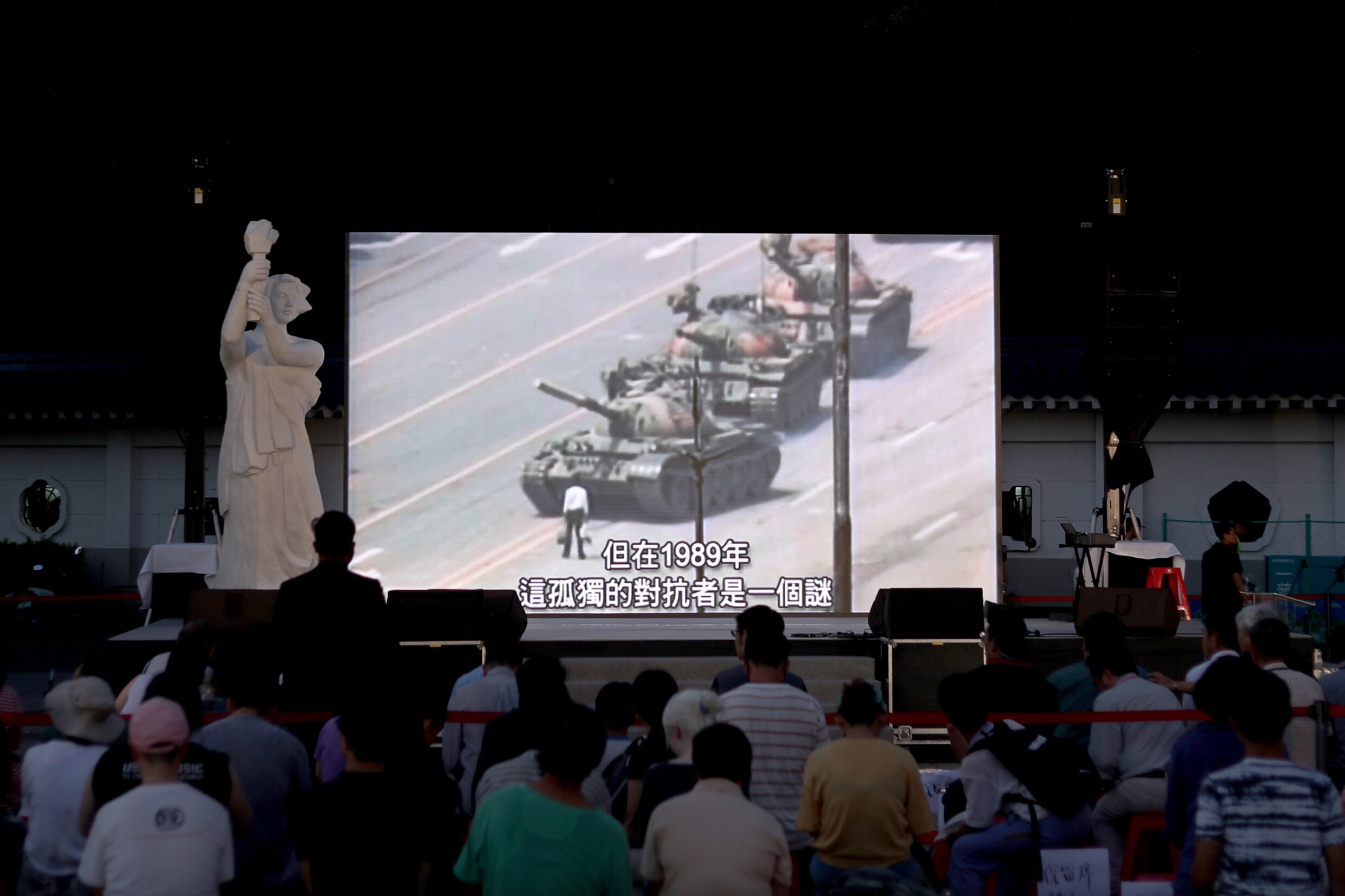 ‘Tank Man’-fotograaf Charlie Cole overleden | Het Parool