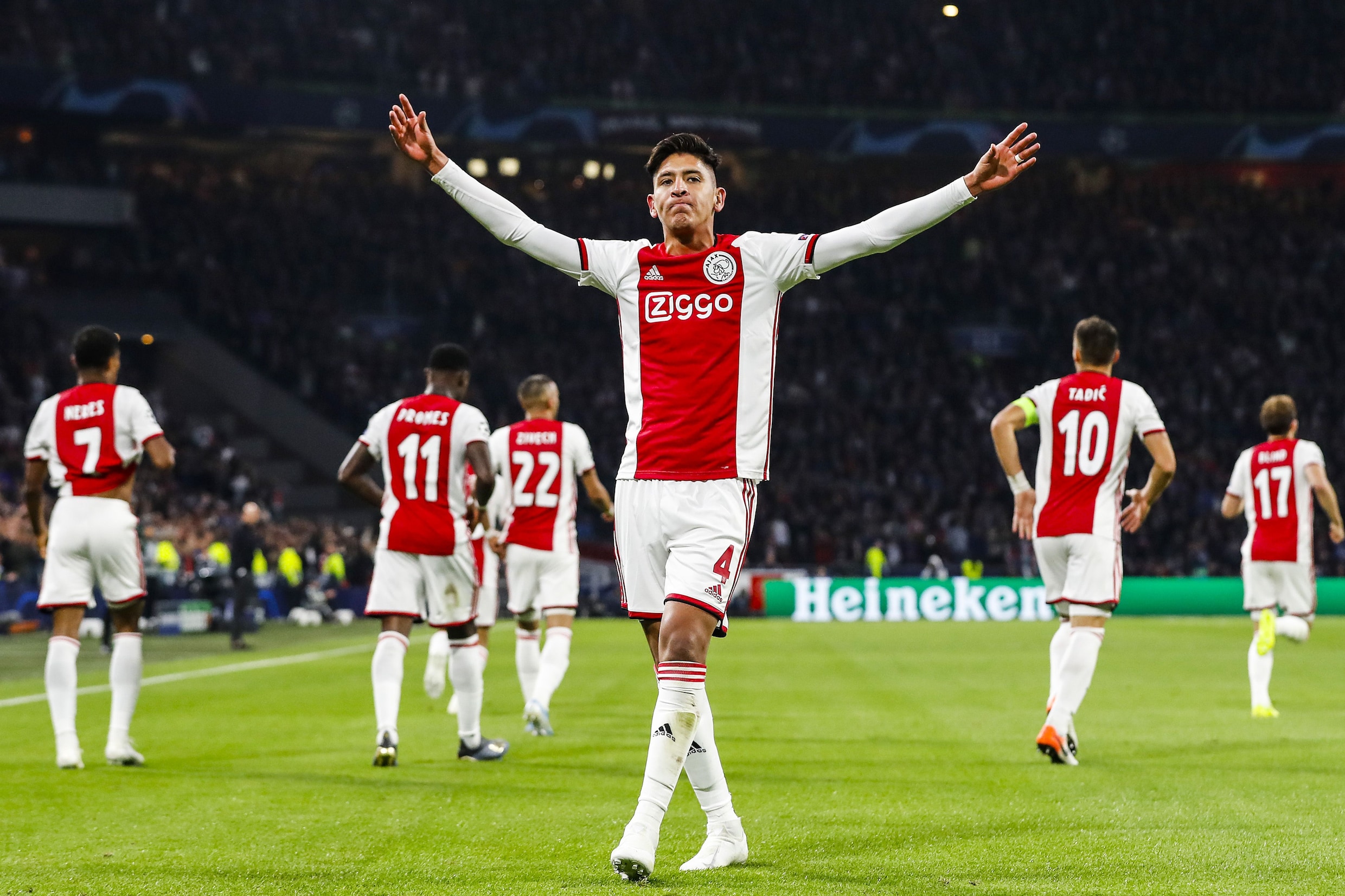 Sterk Ajax wint met 3-0 eenvoudig van Lille