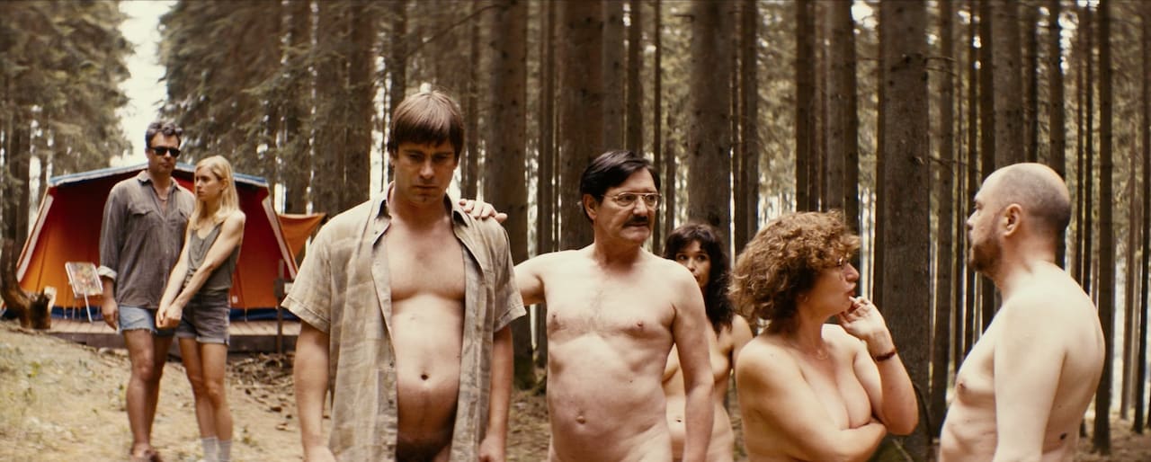 de-patrick-alledaags-ongemak-op-een-nudistencamping