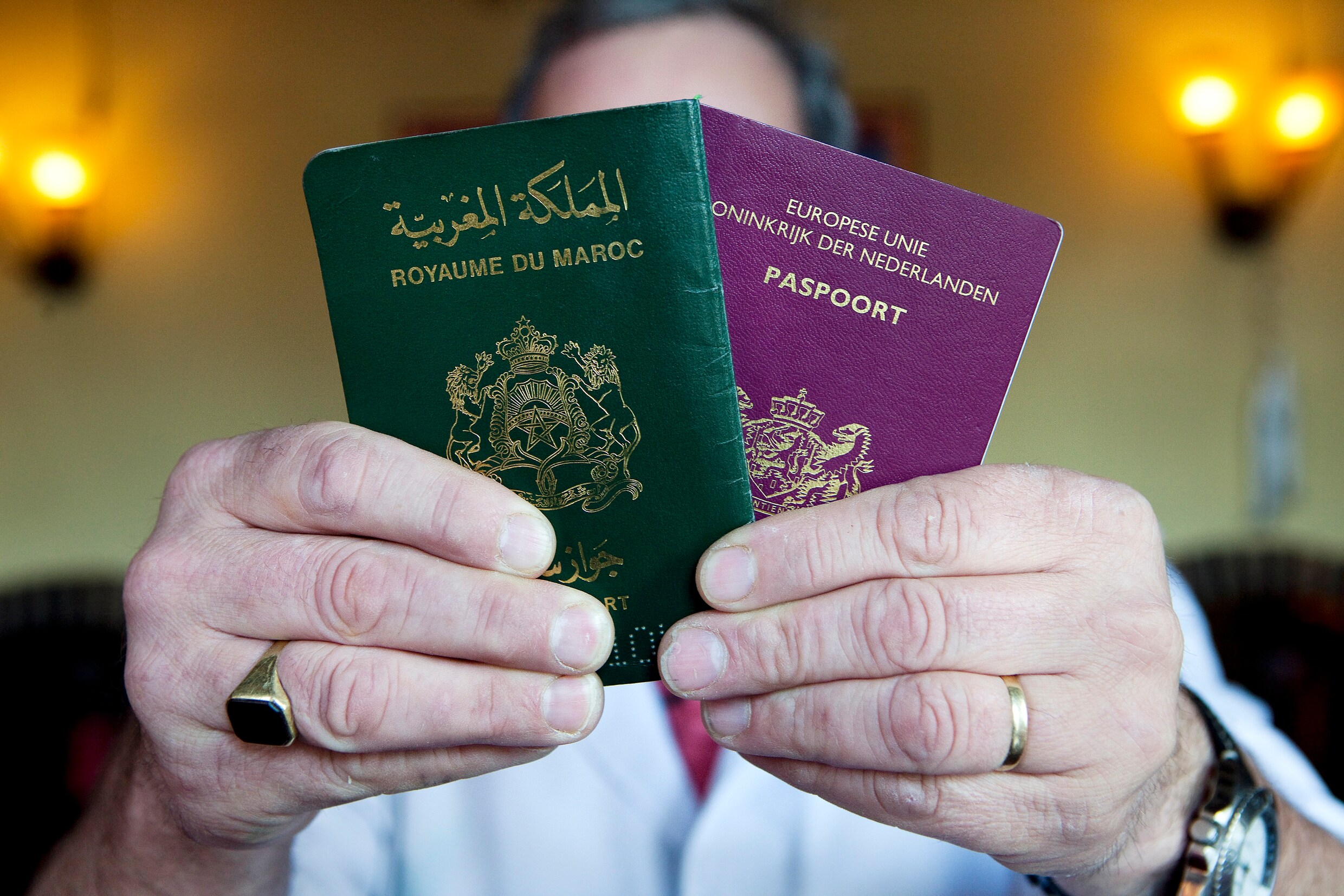 een-marokkaans-en-een-nederlands-paspoort