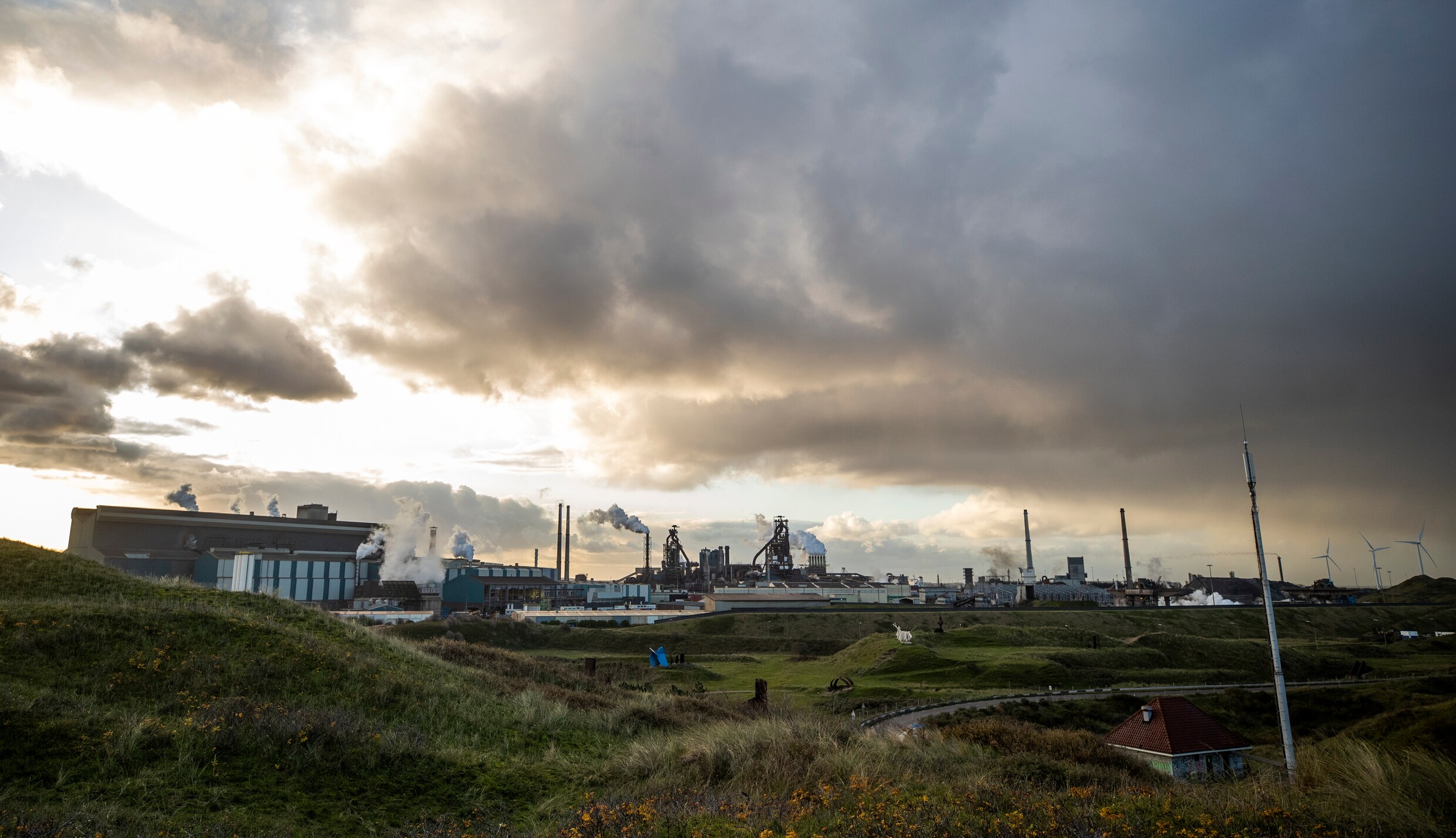 Uitstoot fabriek Tata Steel veel te hoog