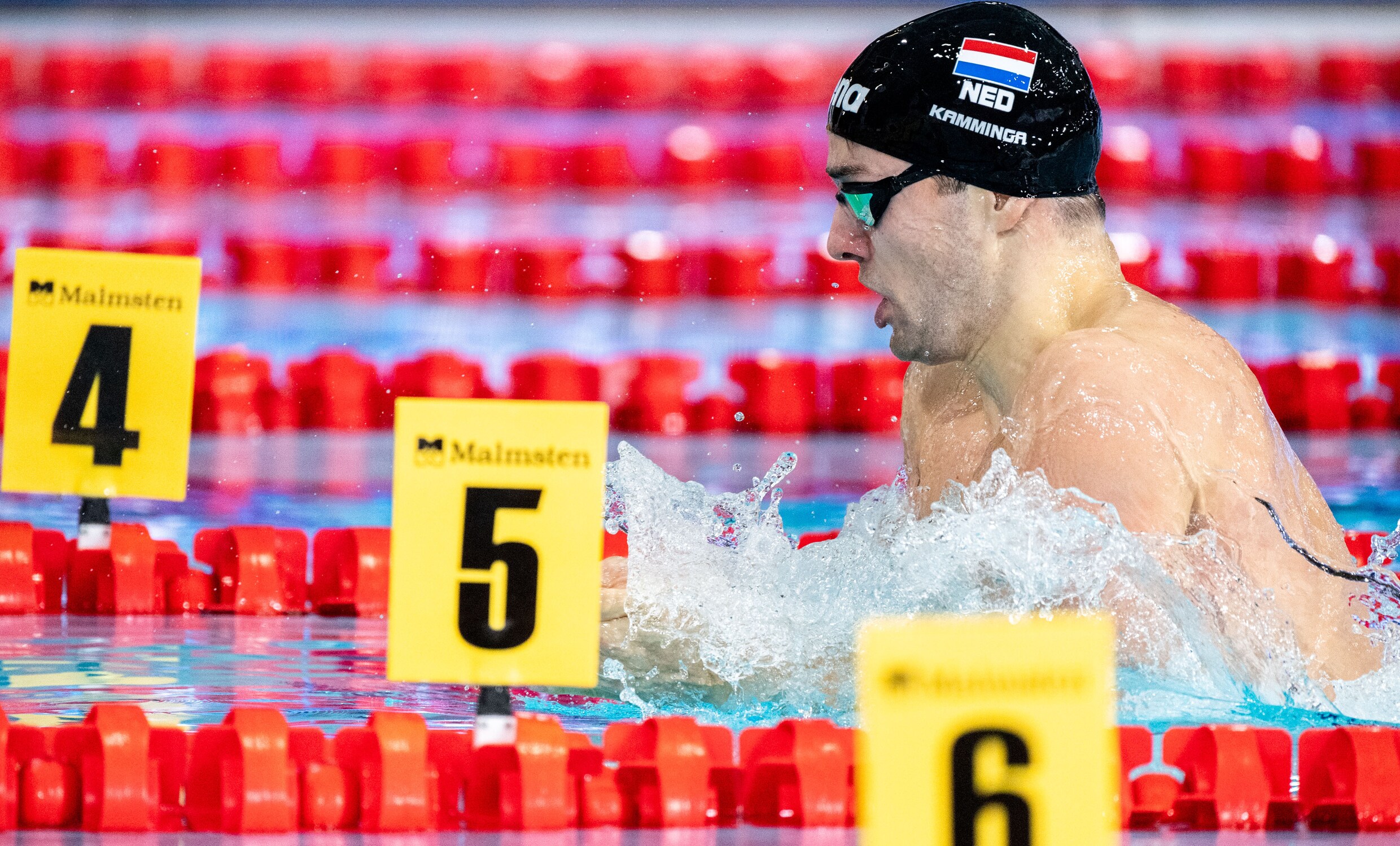 Kamminga pakt Europese titel op 200 meter schoolslag met Nederlands record