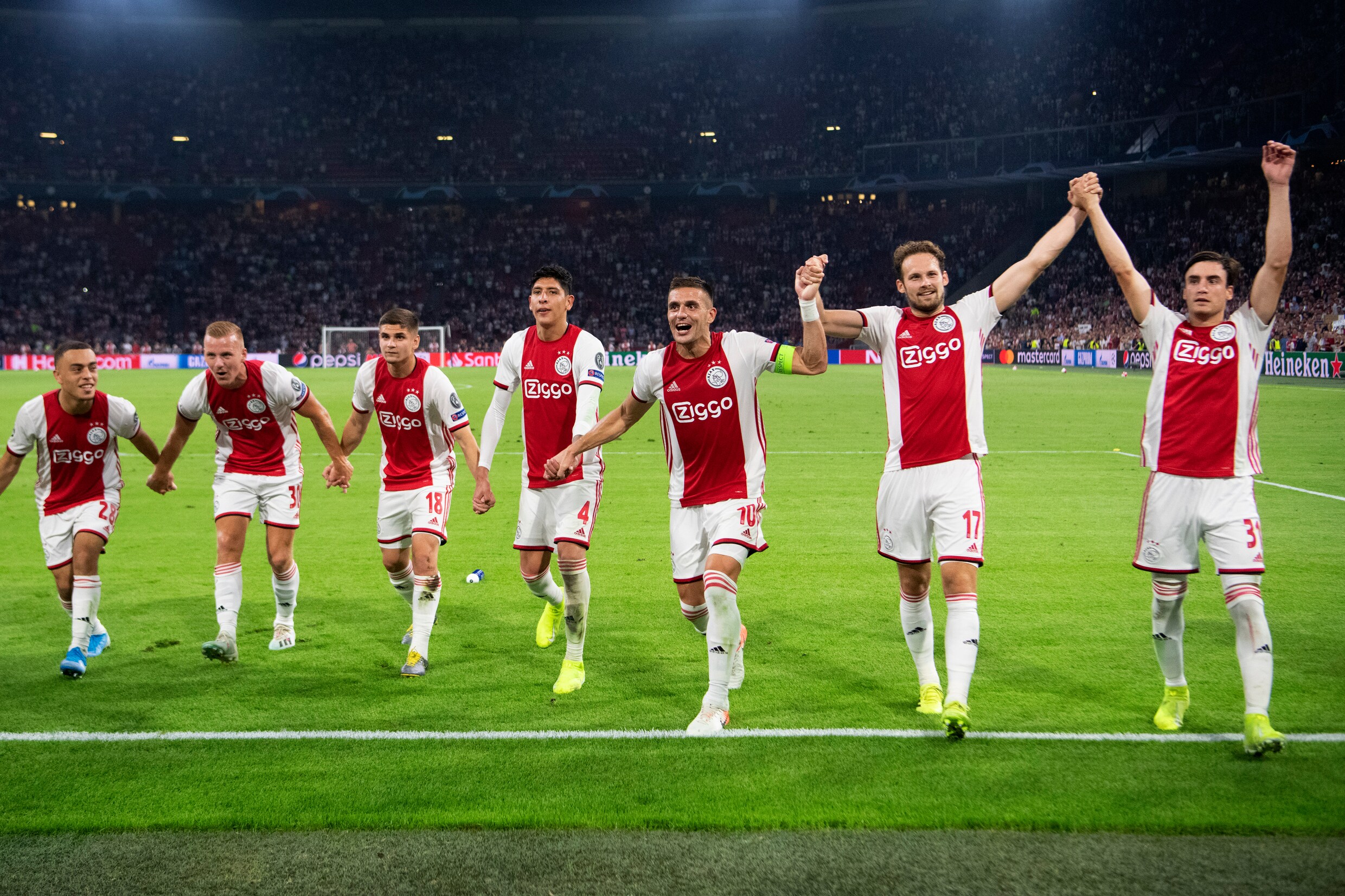 Spelers Ajax na twee maanden akkoord met loonoffer