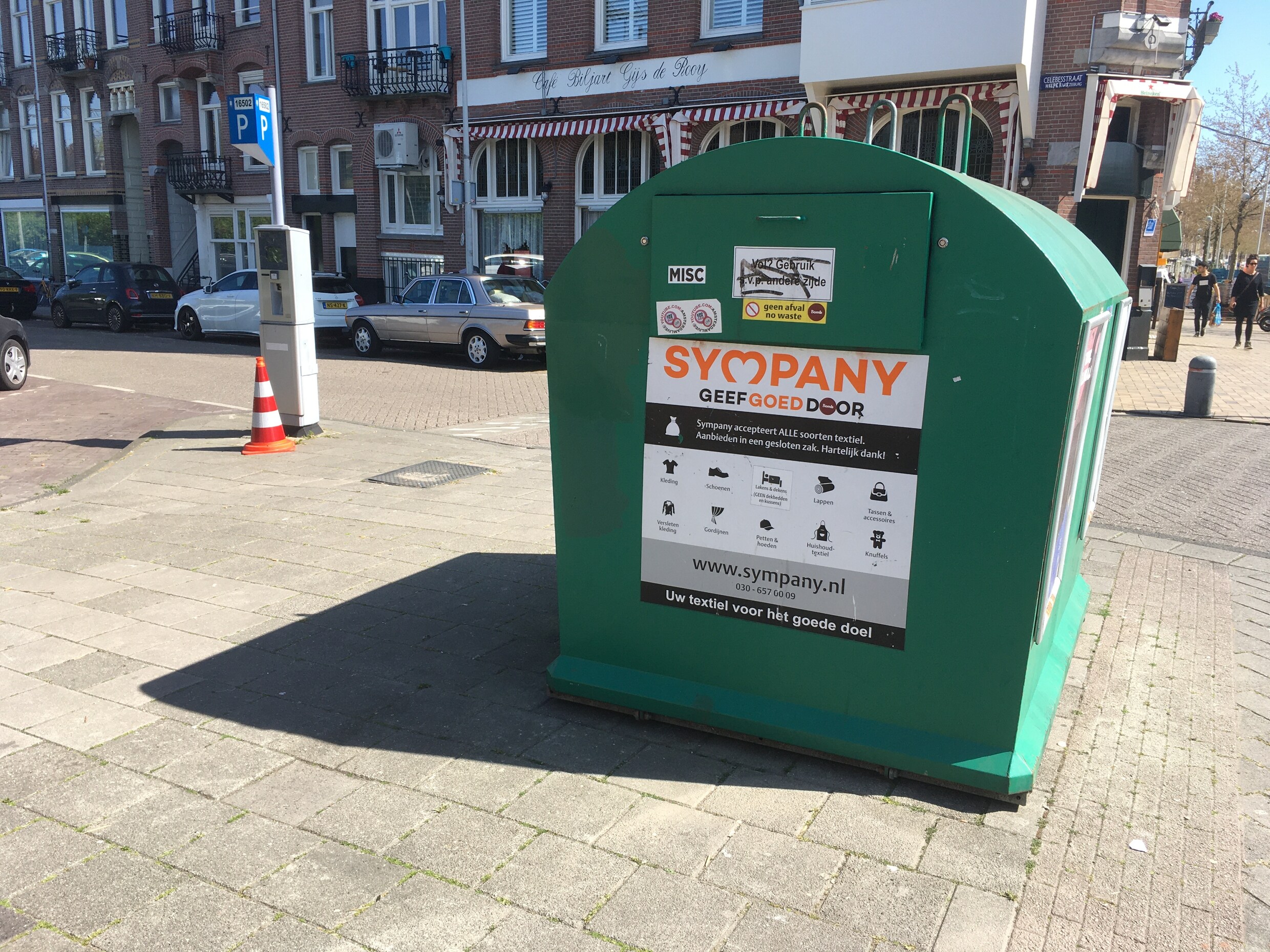 Kledinginzamelaars kunnen aanbod niet aan: ‘Lever uw textiel nu niet in ...